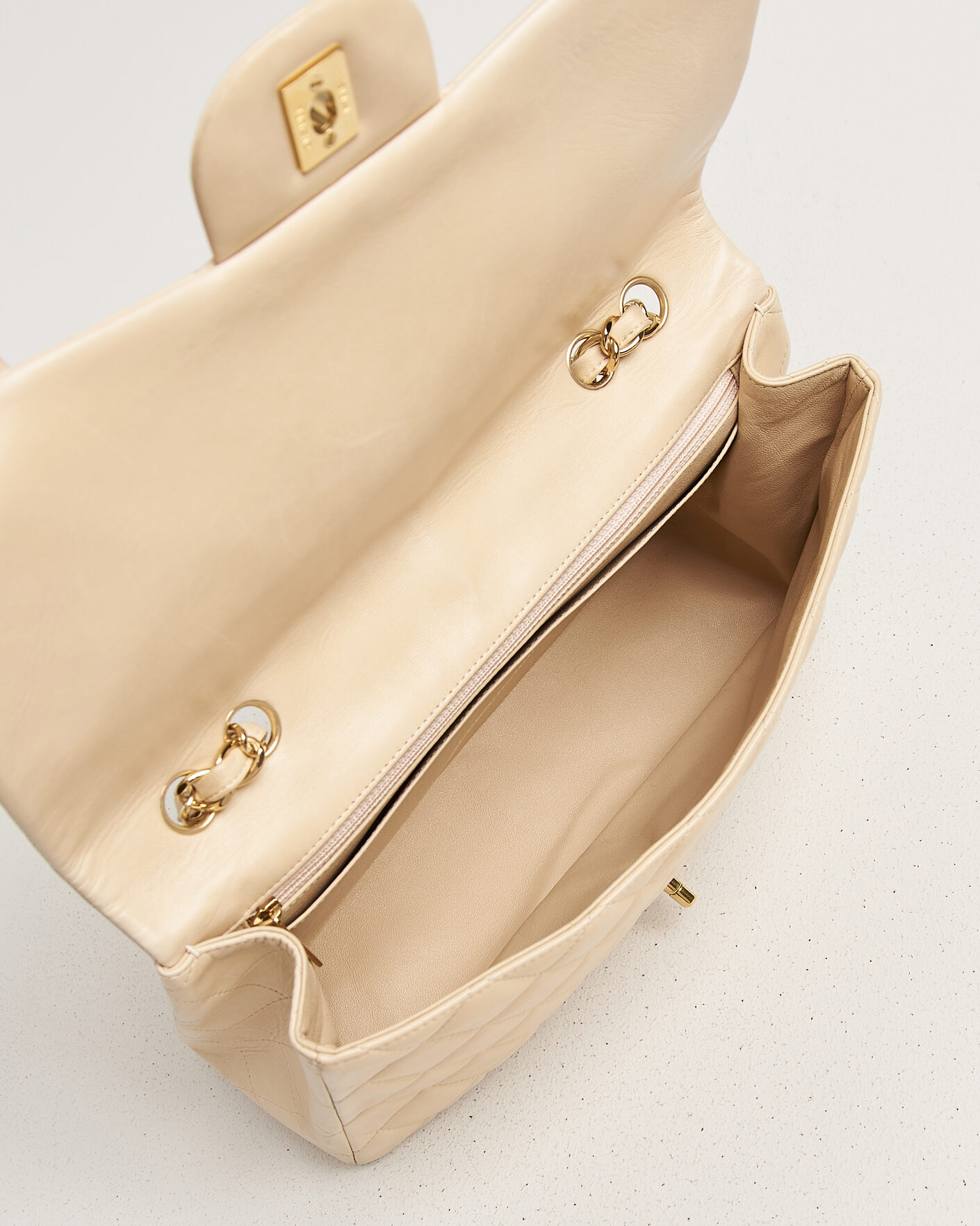 Homme | Chanel Pre-Owned Classic Jumbo Single Flap Bag Lambskin Beige | Chanel Pre-Owned | Classic Jumbo Single Flap Bag Lambskin Beige