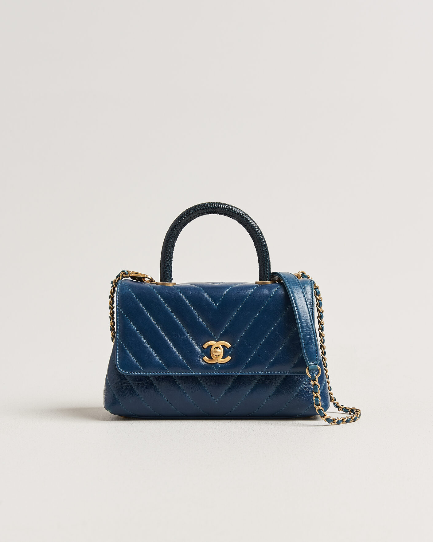 Homme | Pre-Owned & Vintage Bags | Chanel Pre-Owned | Coco Handle Chevron Bag Blue