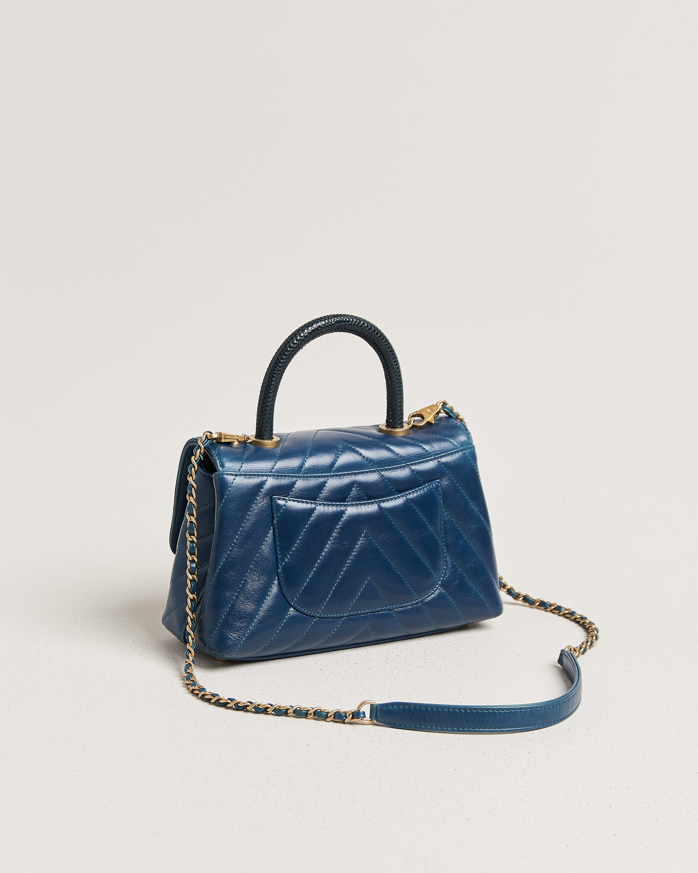 Homme | Pre-Owned & Vintage Bags | Chanel Pre-Owned | Coco Handle Chevron Bag Blue