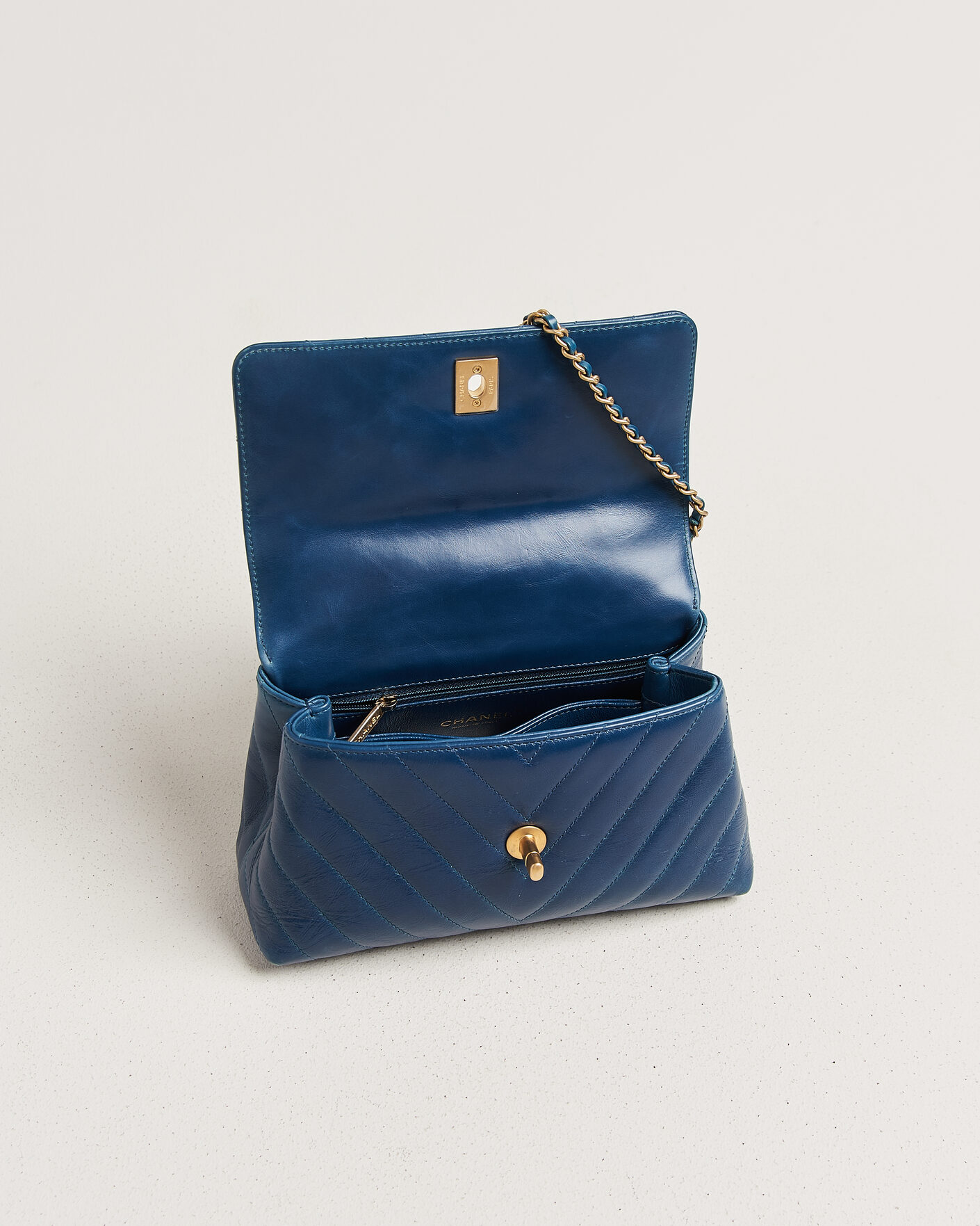 Homme | Pre-Owned & Vintage Bags | Chanel Pre-Owned | Coco Handle Chevron Bag Blue