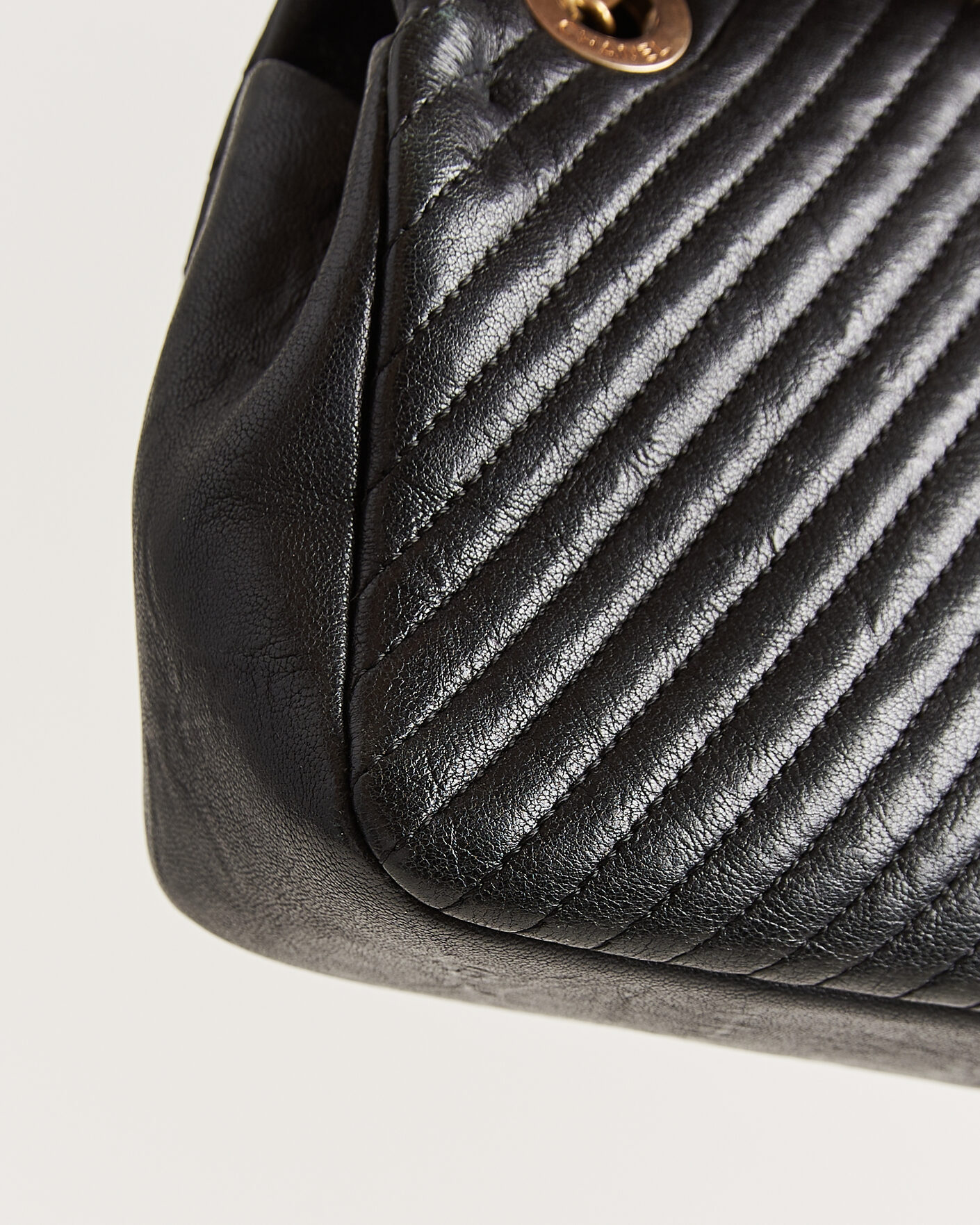 Homme | Pre-Owned & Vintage Bags | Chanel Pre-Owned | Chevron Small Flap Bag Black