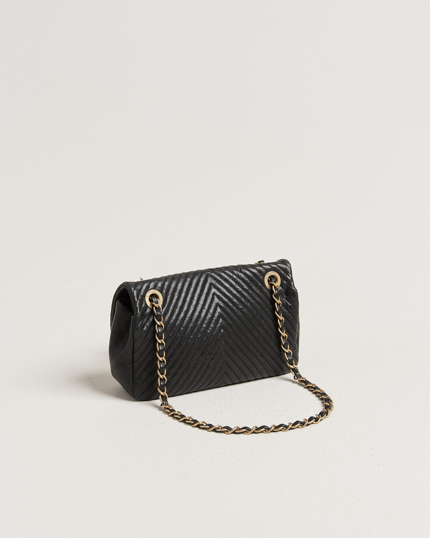 Homme | Pre-Owned & Vintage Bags | Chanel Pre-Owned | Chevron Small Flap Bag Black