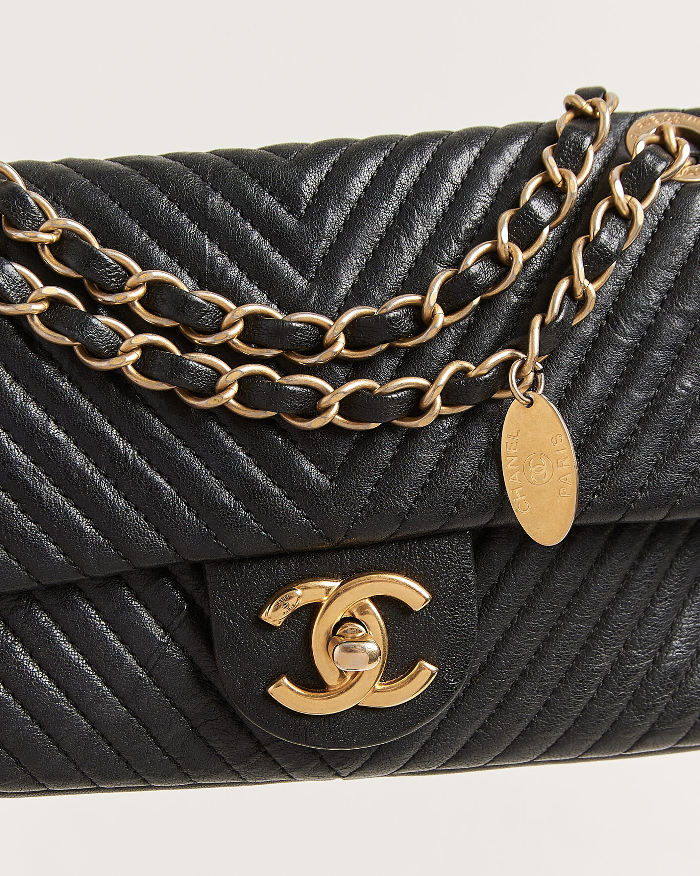 Homme | Pre-Owned & Vintage Bags | Chanel Pre-Owned | Chevron Small Flap Bag Black