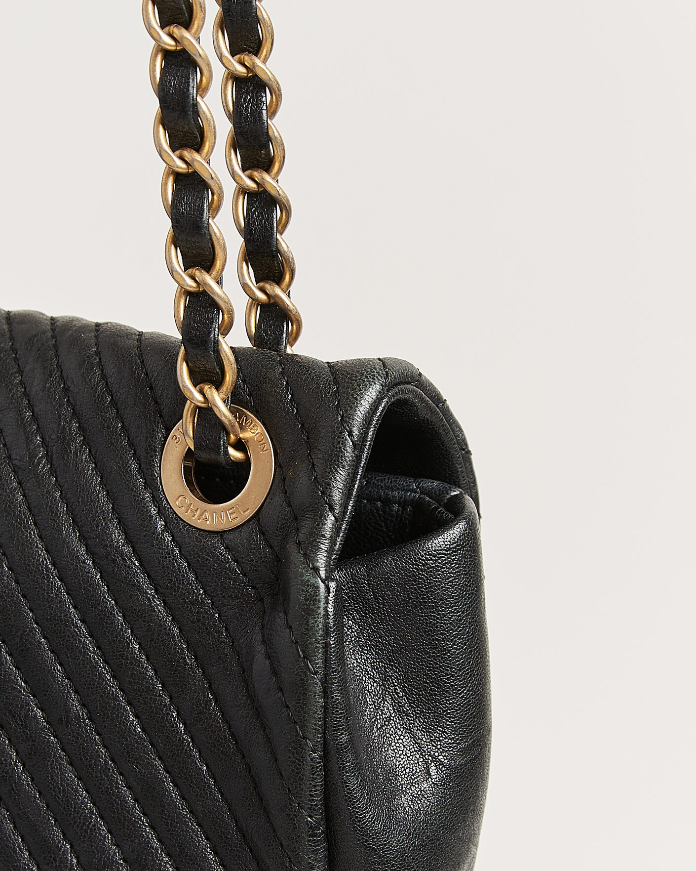 Homme | Pre-Owned & Vintage Bags | Chanel Pre-Owned | Chevron Small Flap Bag Black