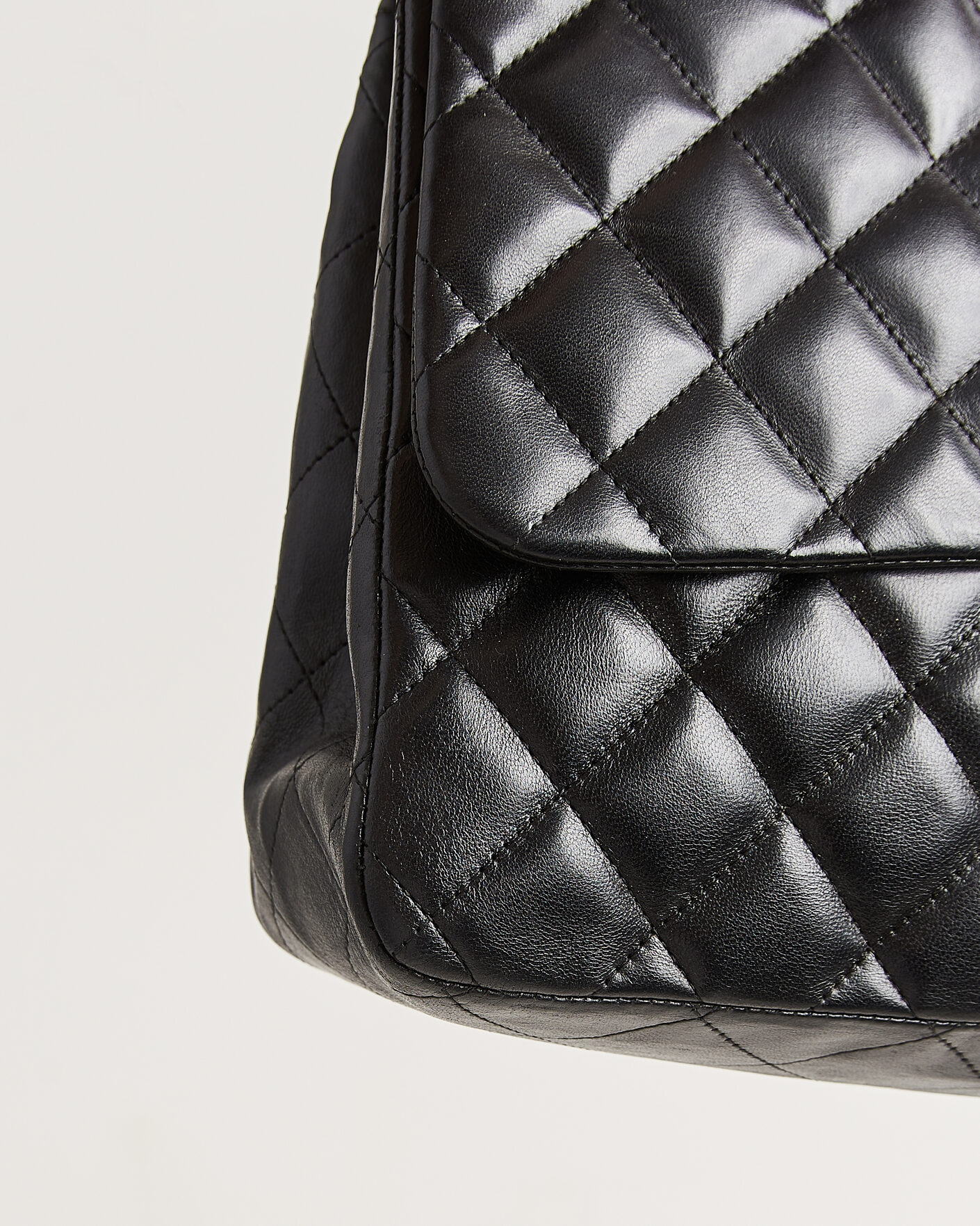 Homme | Pre-Owned & Vintage Bags | Chanel Pre-Owned | Classic Jumbo Single Flap Bag Lambskin Black