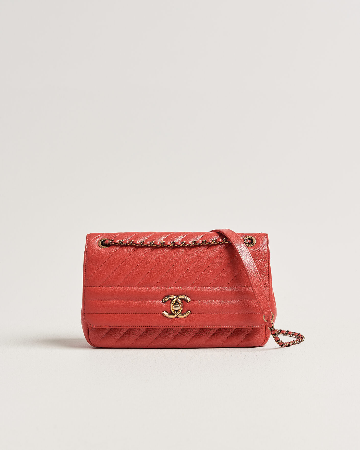 Homme | Pre-Owned & Vintage Bags | Chanel Pre-Owned | Chevron Medium Flap Bag Coral