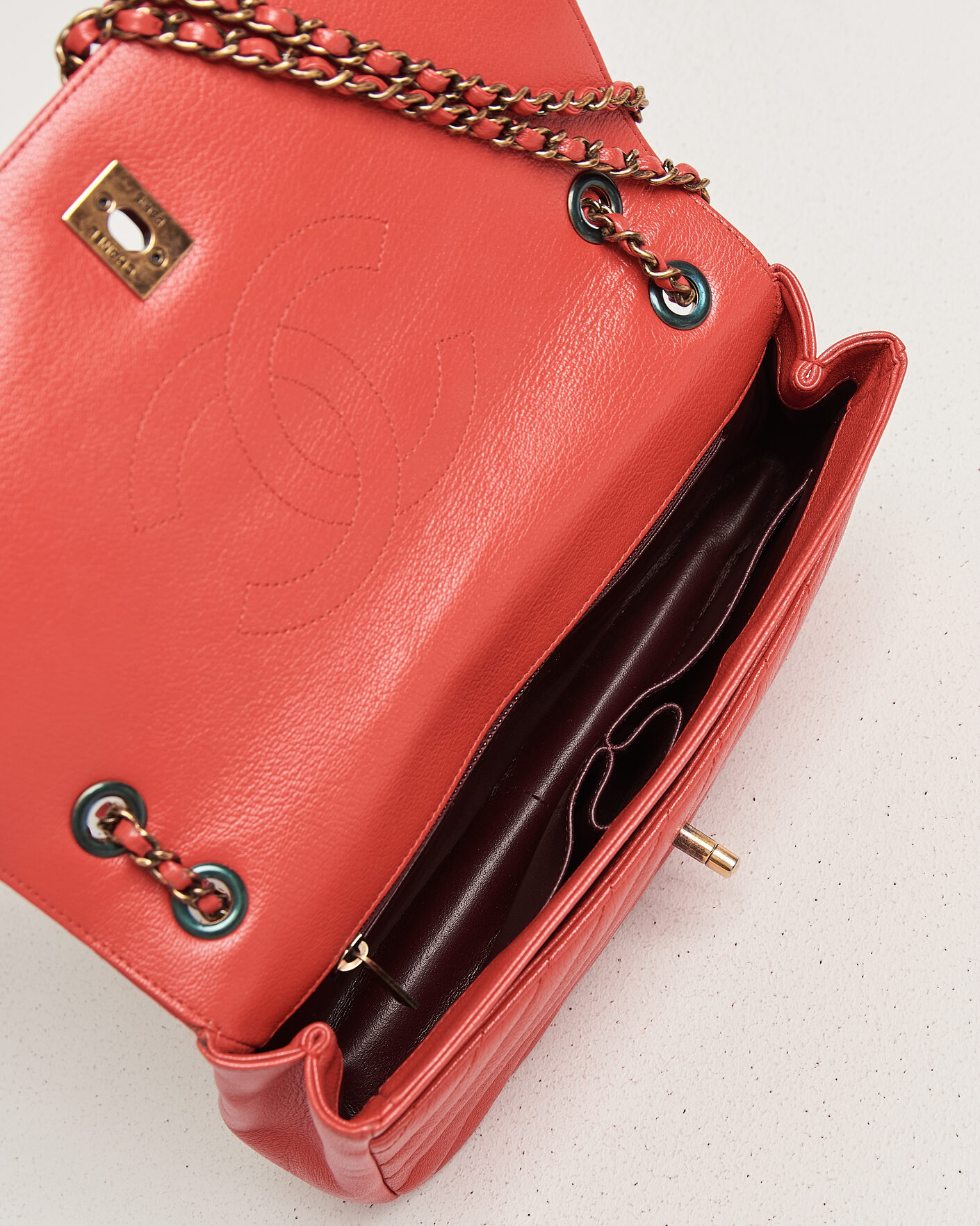 Homme | Pre-Owned & Vintage Bags | Chanel Pre-Owned | Chevron Medium Flap Bag Coral