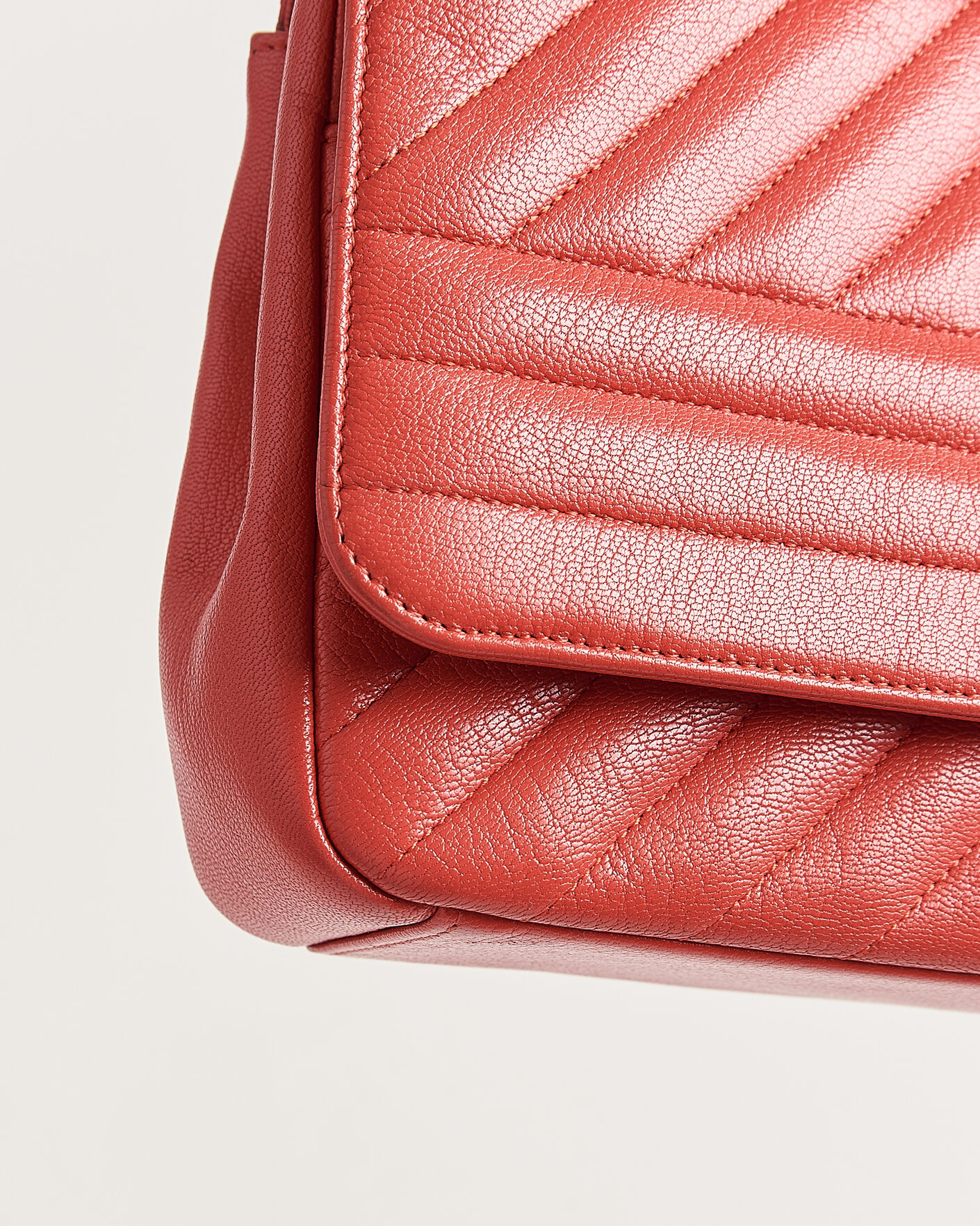 Homme | Pre-Owned & Vintage Bags | Chanel Pre-Owned | Chevron Medium Flap Bag Coral