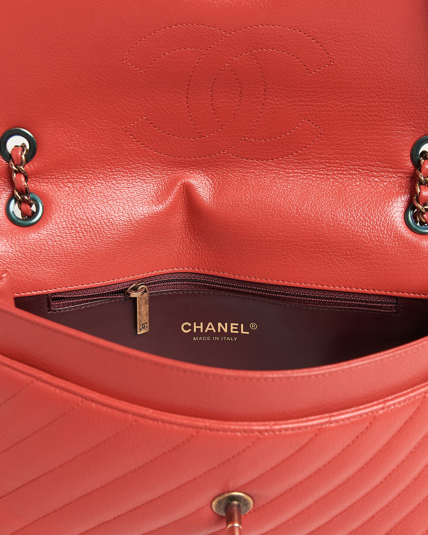 Homme | Pre-Owned & Vintage Bags | Chanel Pre-Owned | Chevron Medium Flap Bag Coral