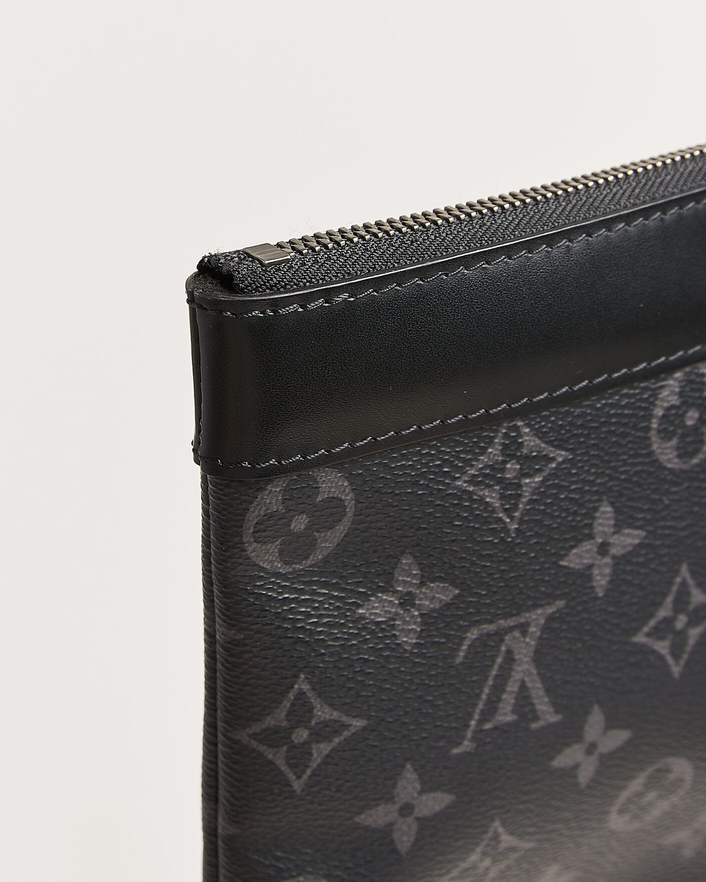 Homme | Pre-Owned & Vintage Bags | Louis Vuitton Pre-Owned | Discovery Pochette Monogram Eclipse