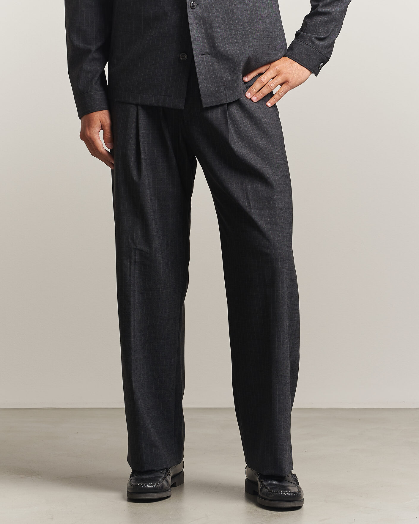 Homme | Pantalons | NN07 | Kay Wool Pinstriped Trousers Dark Grey