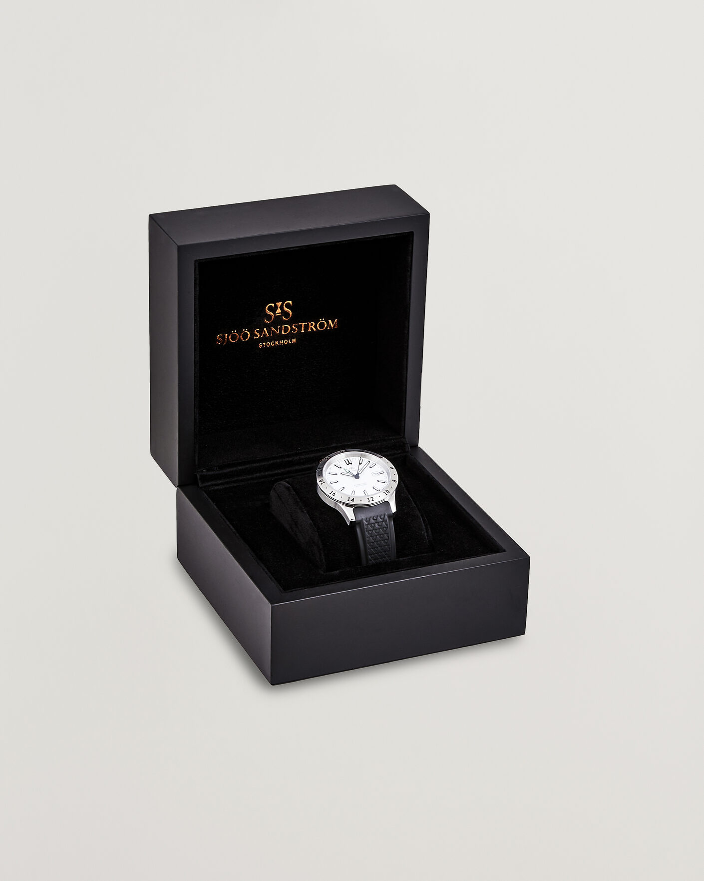 Homme | Sjöö Sandström Royal Steel Worldtimer 41mm Black Rubber White Dial | Sjöö Sandström | Royal Steel Worldtimer 41mm Black Rubber White Dial