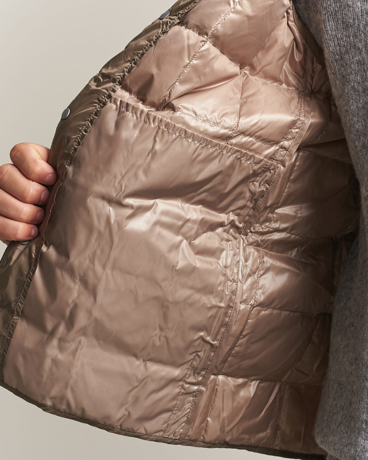 Homme | Gilets | TAION | V-Neck Lightweight Down Vest Khaki