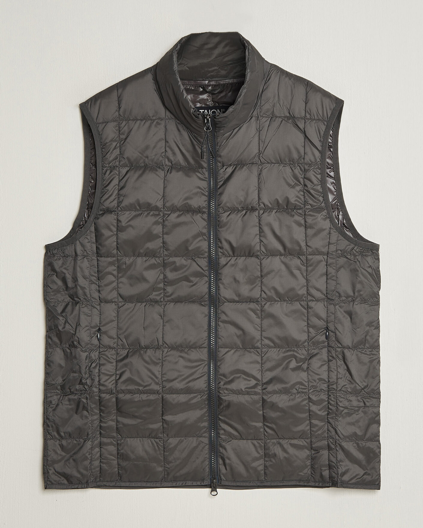 Homme | Gilets | TAION | High Neck Full Zip Lightweight Down Vest Dark Grey