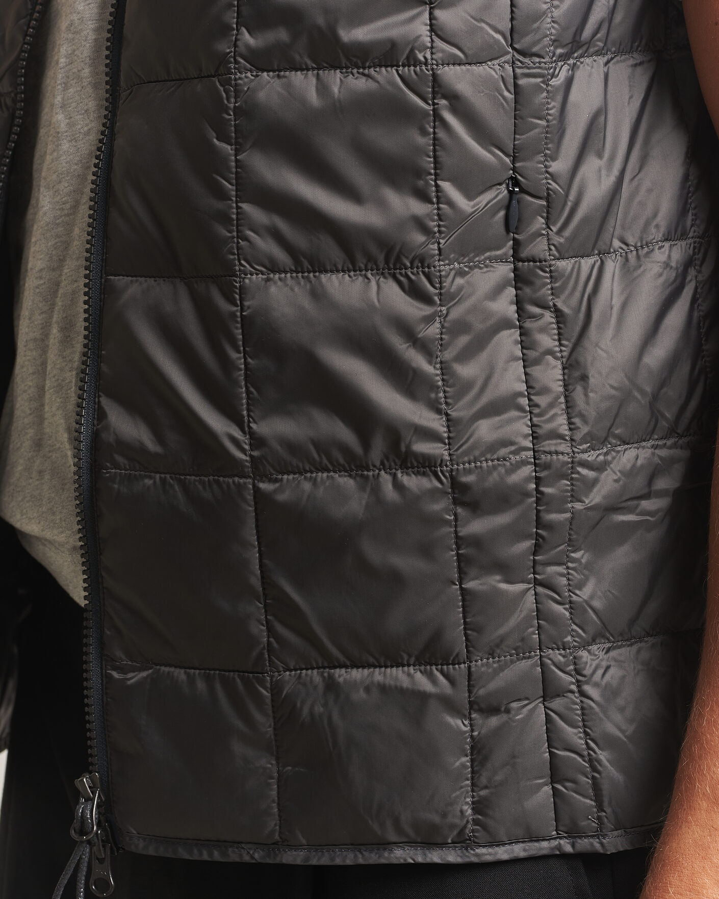 Homme | Gilets | TAION | High Neck Full Zip Lightweight Down Vest Dark Grey