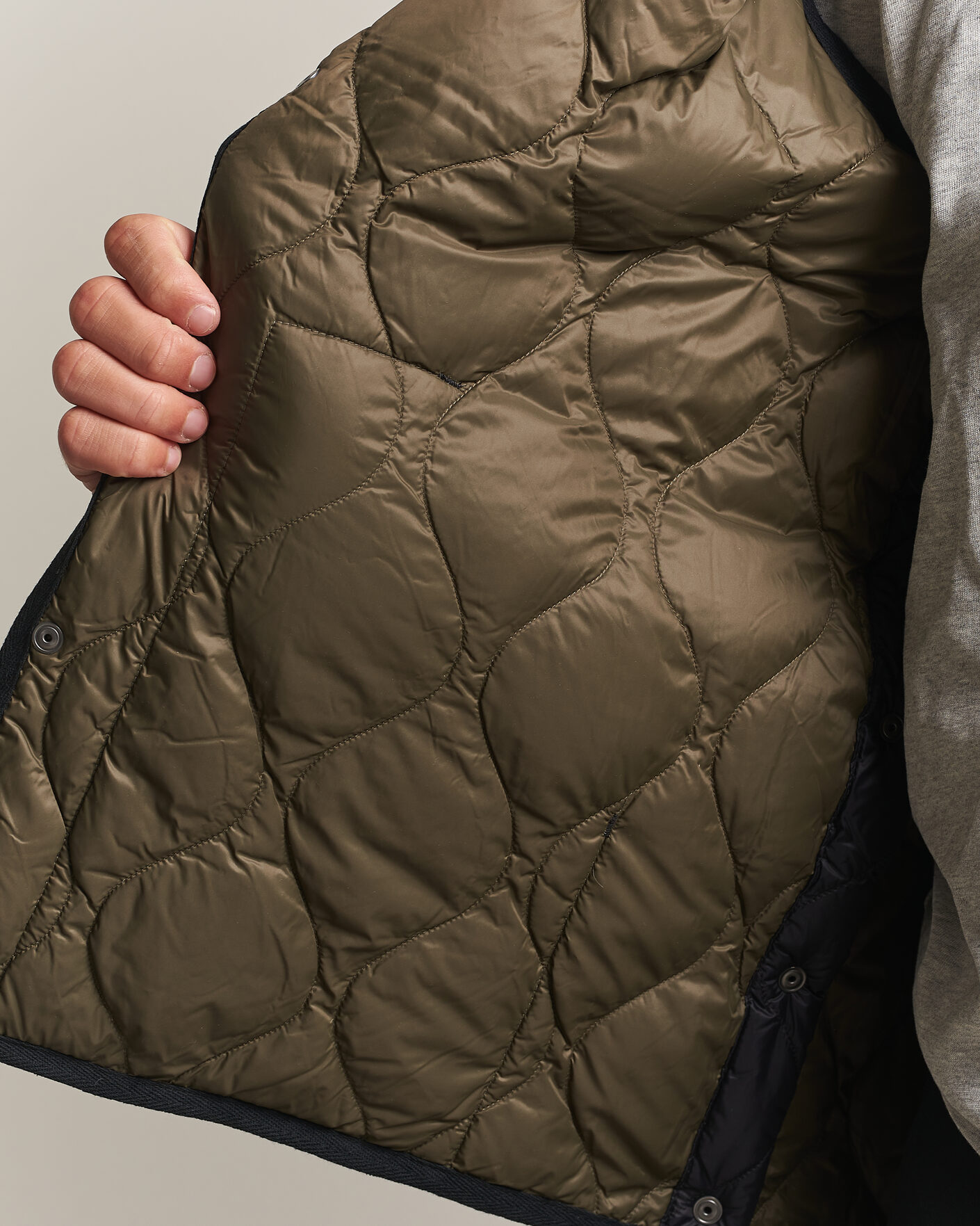 Homme | Gilets | TAION | Military Crew Neck Down Vest Black