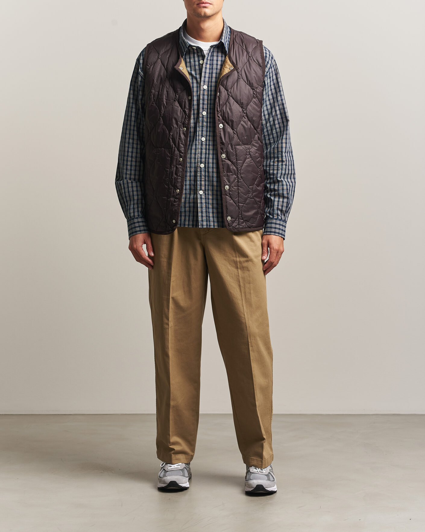 Homme | Gilets | TAION | Military Crew Neck Down Vest Dark Choco