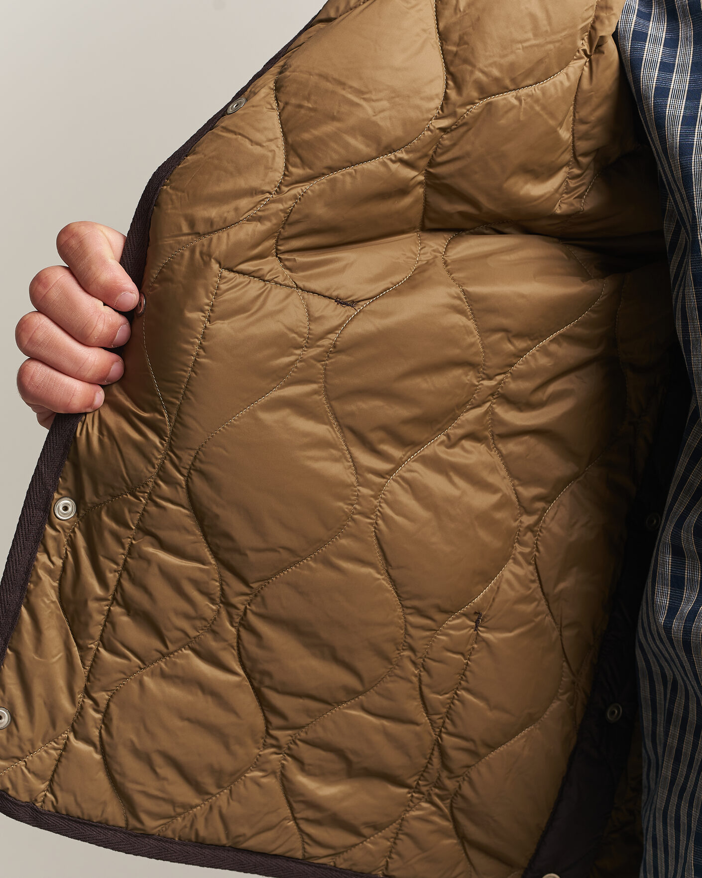 Homme | Gilets | TAION | Military Crew Neck Down Vest Dark Choco