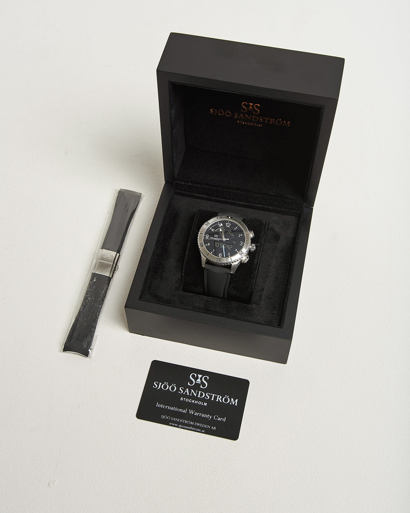 Homme | Pre-Owned & Vintage Watches | Sjöö Sandström Pre-Owned | UTC Skydiver