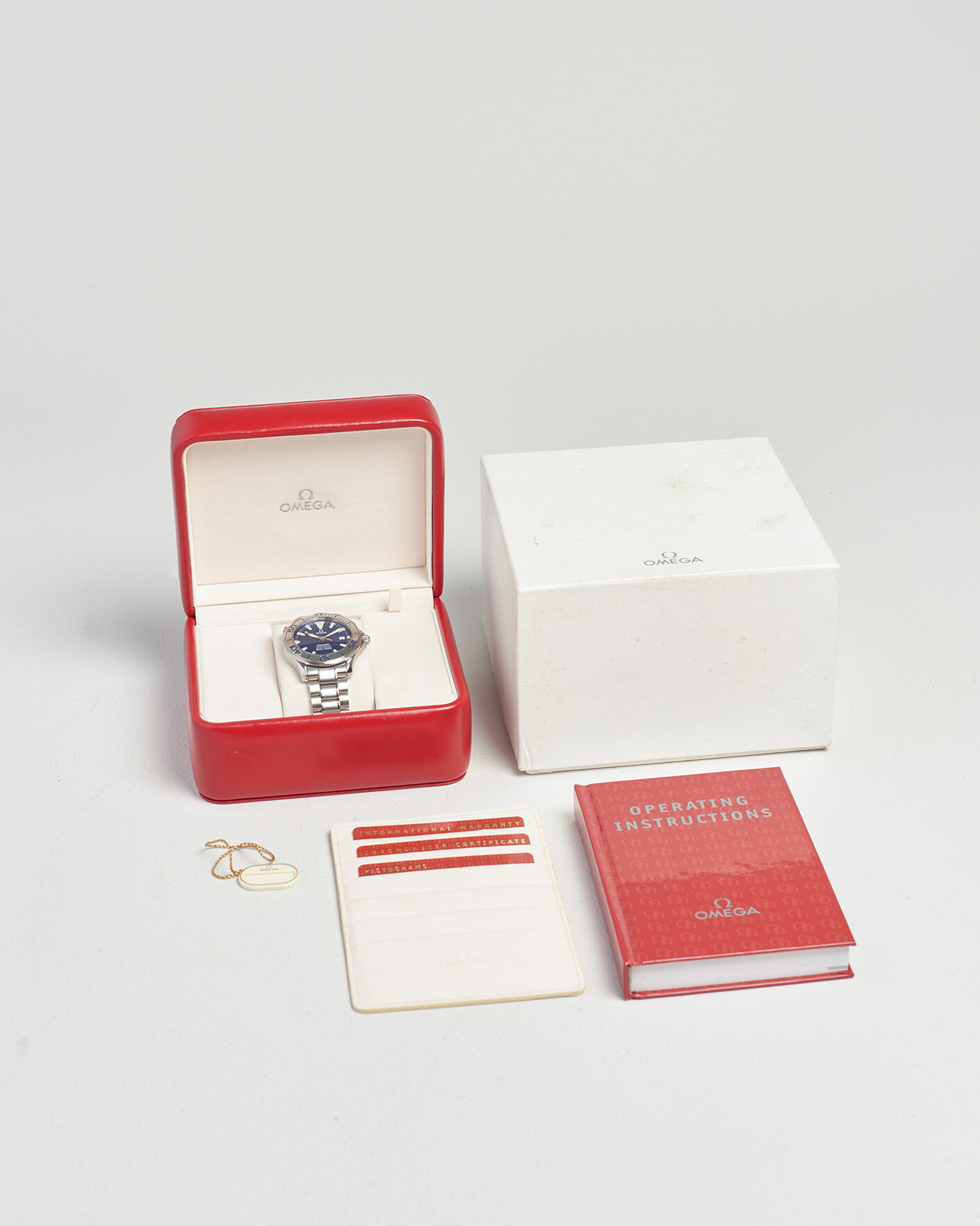 Homme | Pre-Owned & Vintage Watches | Omega Pre-Owned | Seamaster 300M Electric Blue