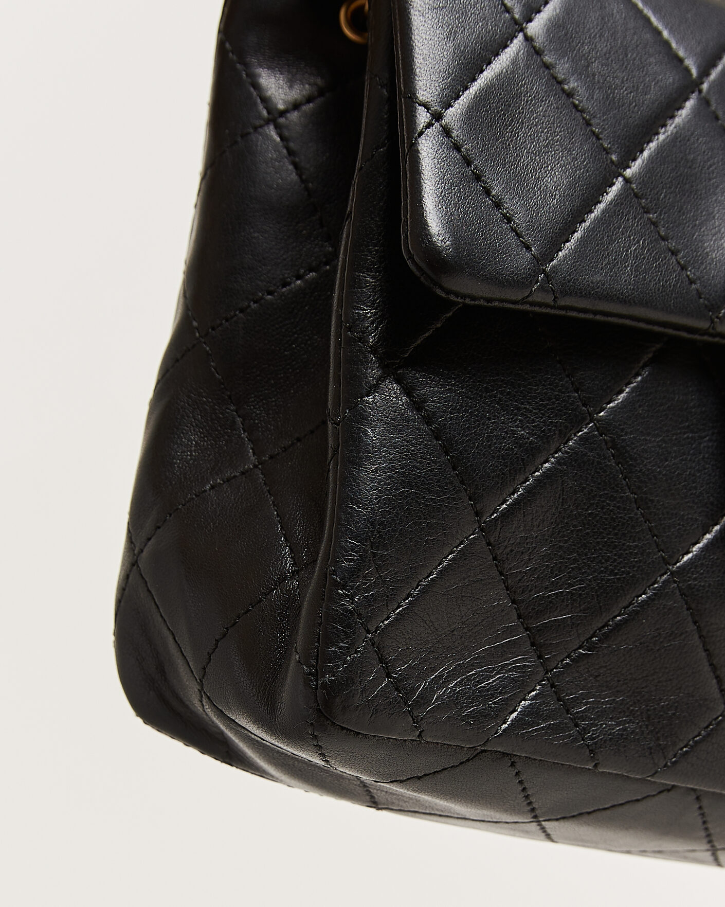 Homme | Pre-Owned & Vintage Bags | Chanel Pre-Owned | Classic Mini Square Single Flap Bag Lambskin Black