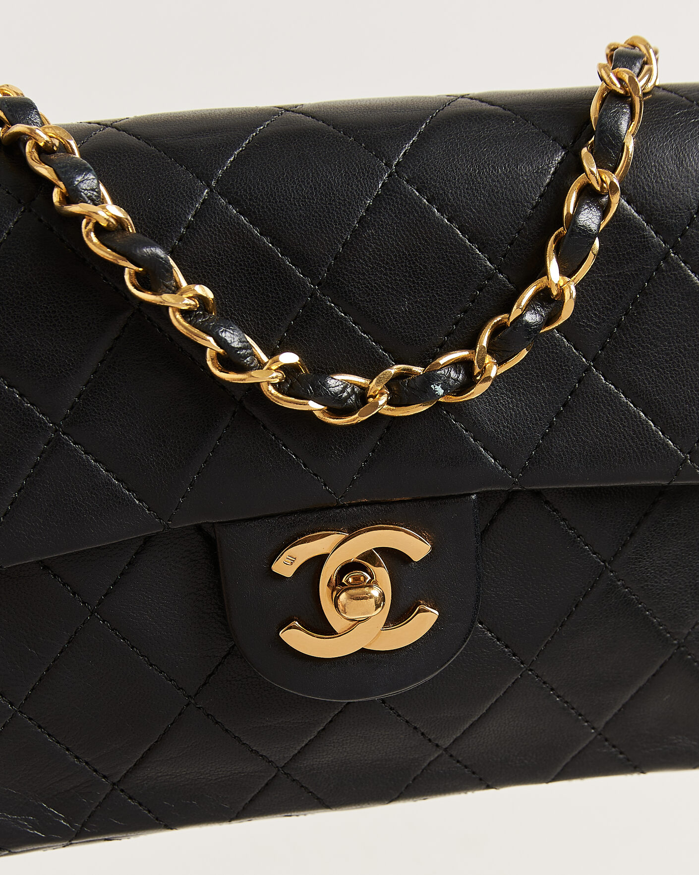 Homme | Pre-Owned & Vintage Bags | Chanel Pre-Owned | Classic Mini Square Single Flap Bag Lambskin Black