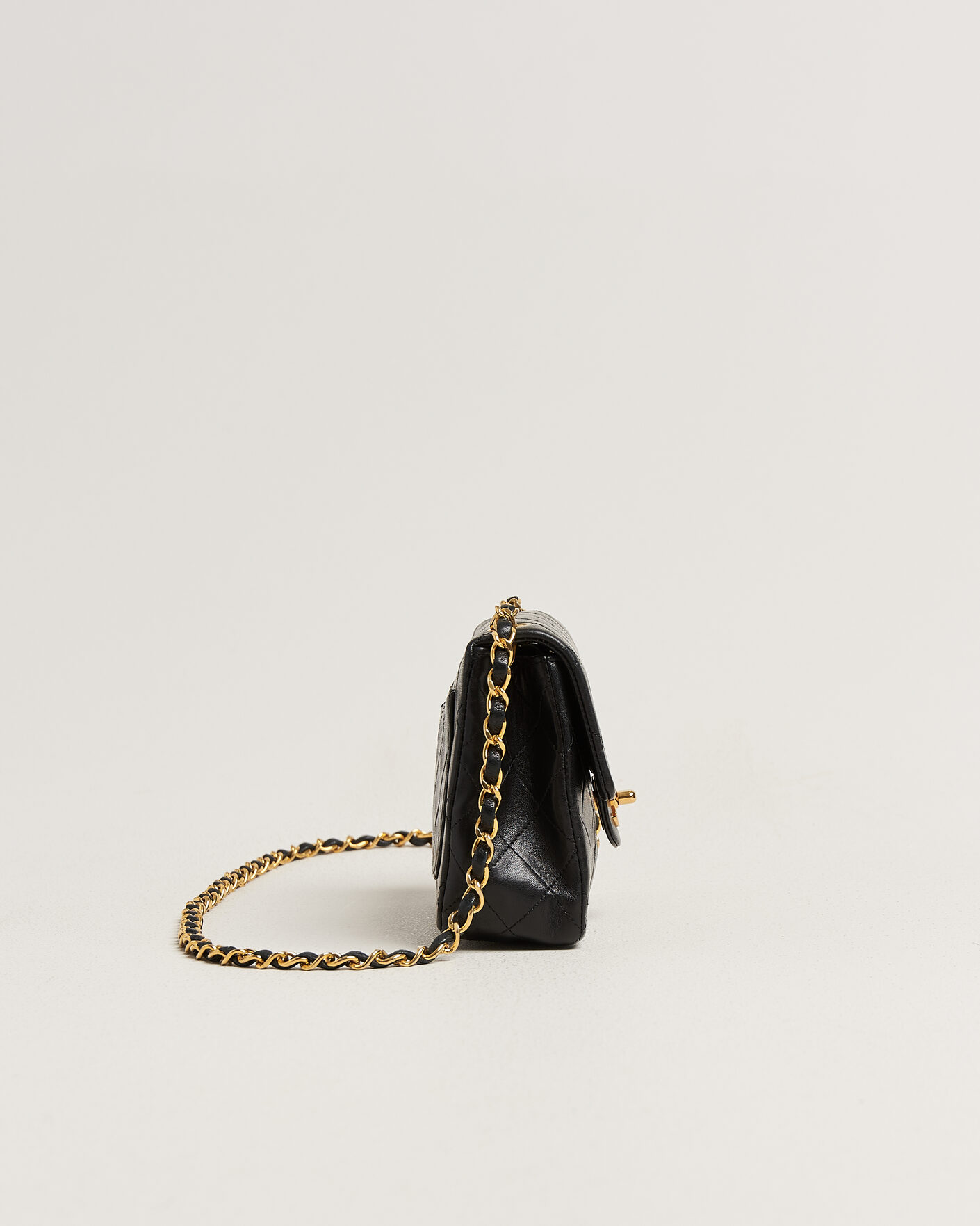 Homme | Pre-Owned & Vintage Bags | Chanel Pre-Owned | Classic Mini Square Single Flap Bag Lambskin Black