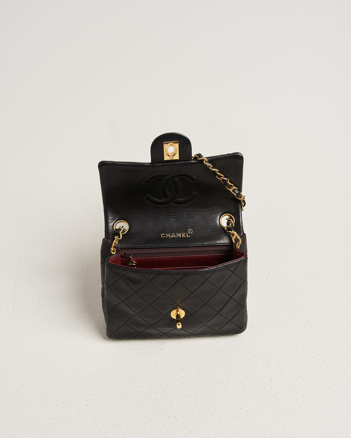 Homme | Pre-Owned & Vintage Bags | Chanel Pre-Owned | Classic Mini Square Single Flap Bag Lambskin Black