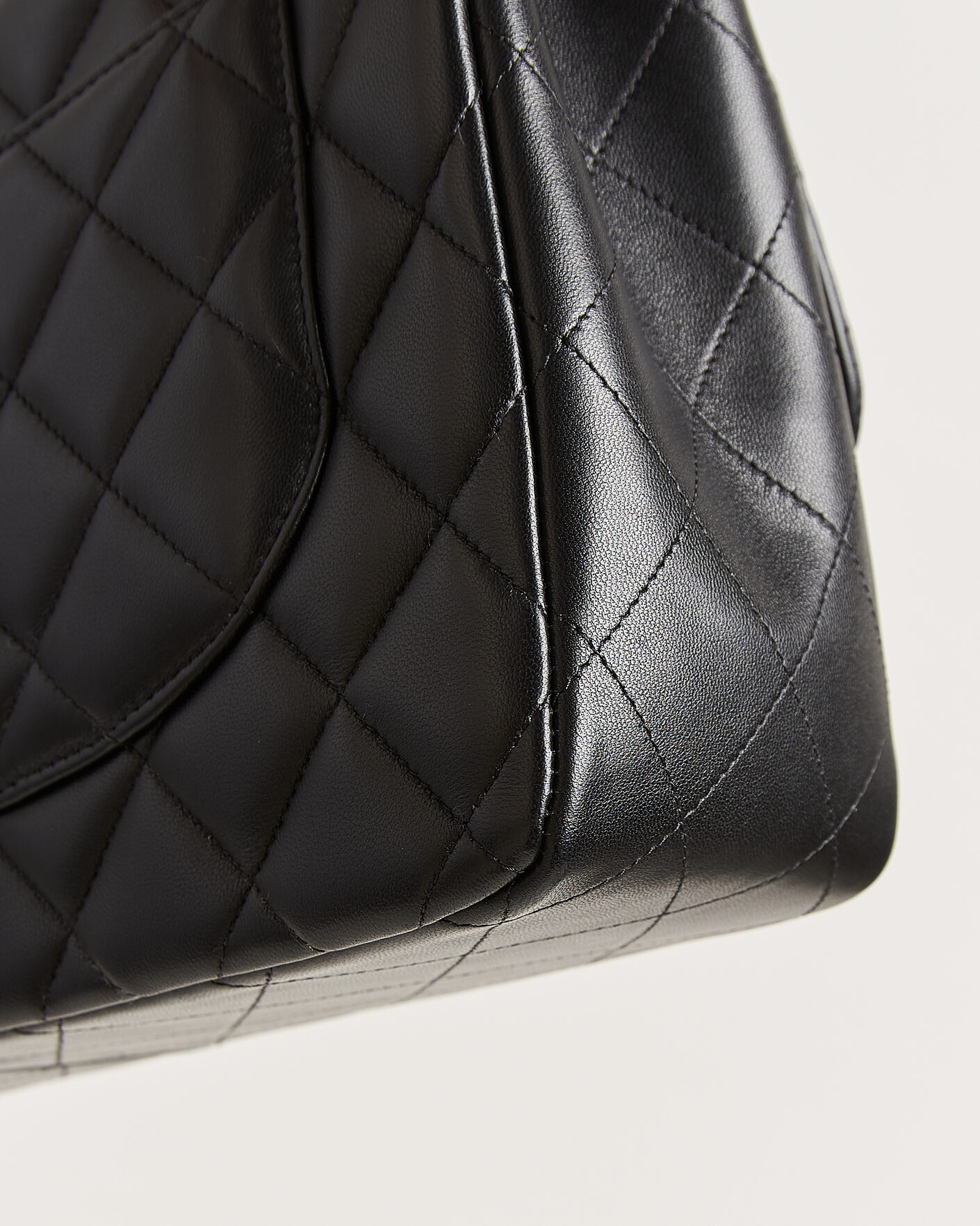 Homme | Pre-Owned & Vintage Bags | Chanel Pre-Owned | Classic Jumbo Double Flap Bag Lambskin Black