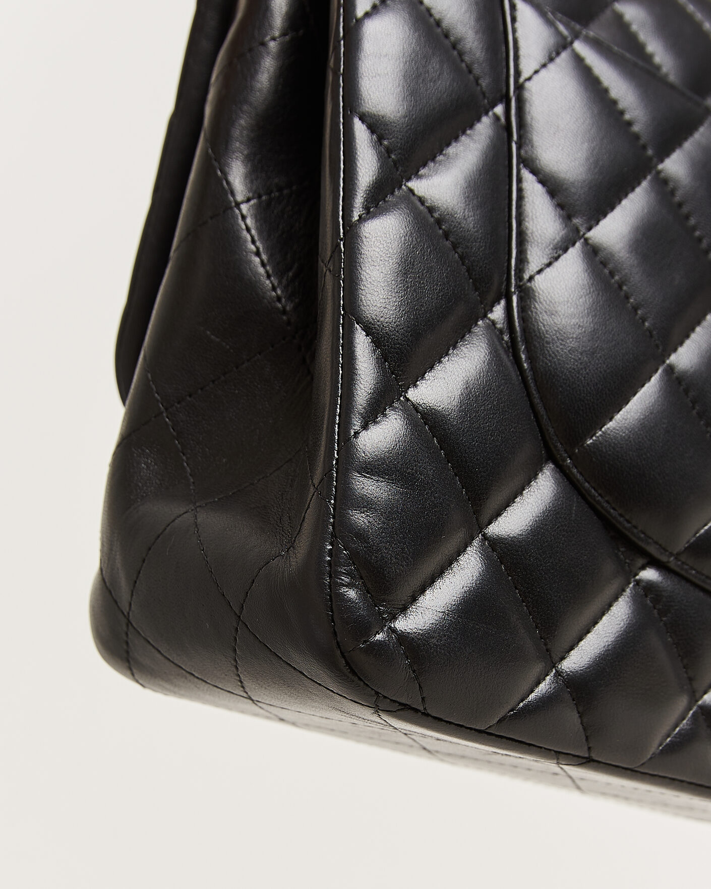 Homme | Pre-Owned & Vintage Bags | Chanel Pre-Owned | Classic Jumbo Double Flap Bag Lambskin Black
