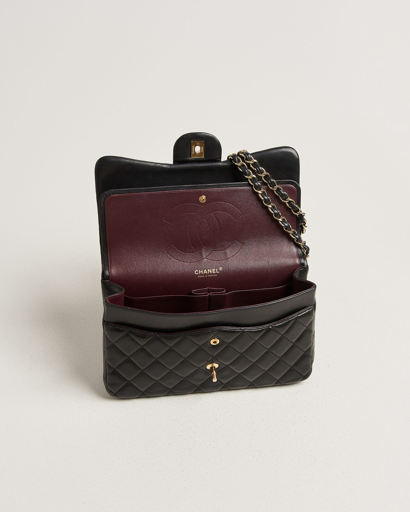 Homme | Pre-Owned & Vintage Bags | Chanel Pre-Owned | Classic Jumbo Double Flap Bag Lambskin Black