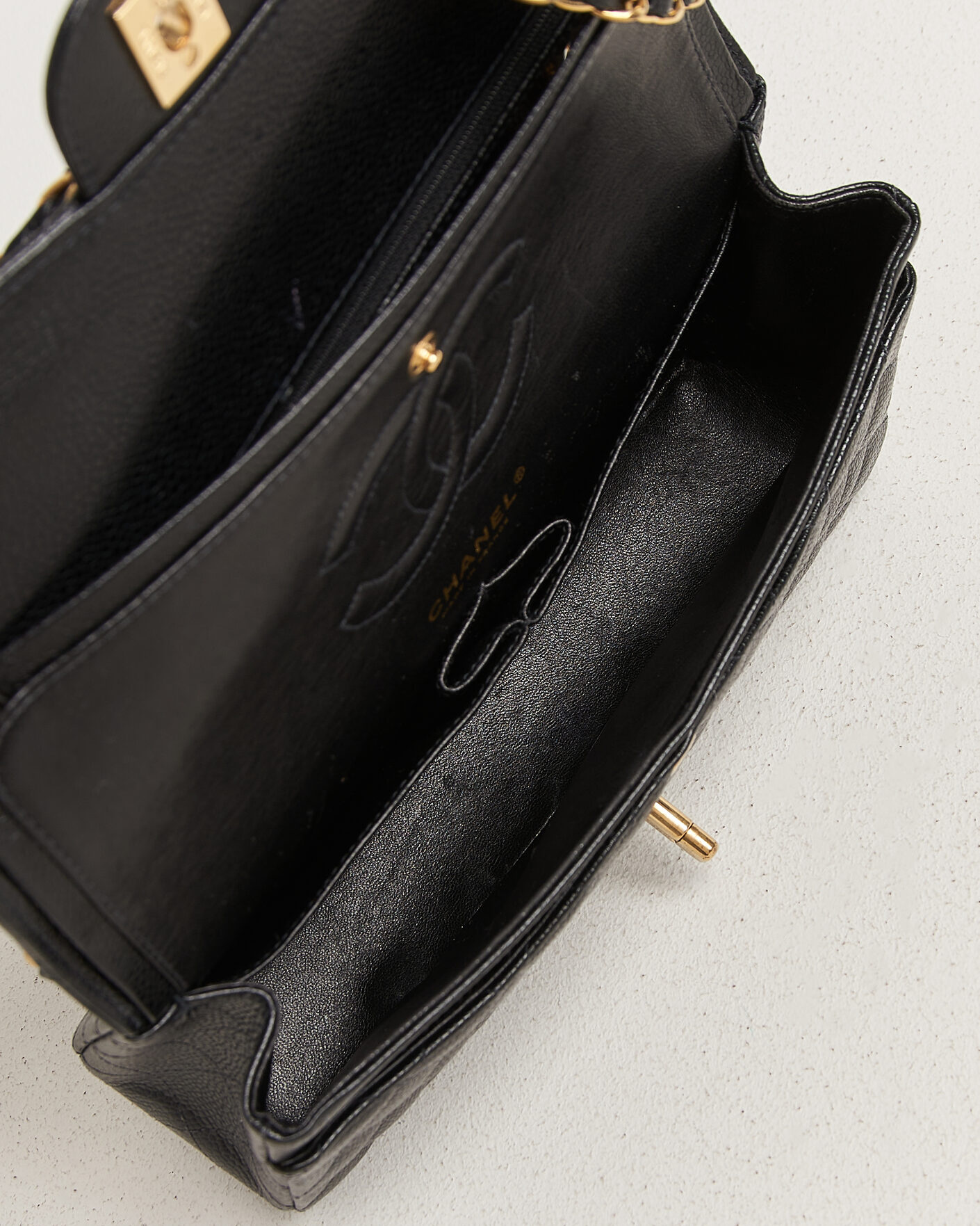 Homme | Pre-Owned & Vintage Bags | Chanel Pre-Owned | Classic Medium Double Flap Bag Caviar Black