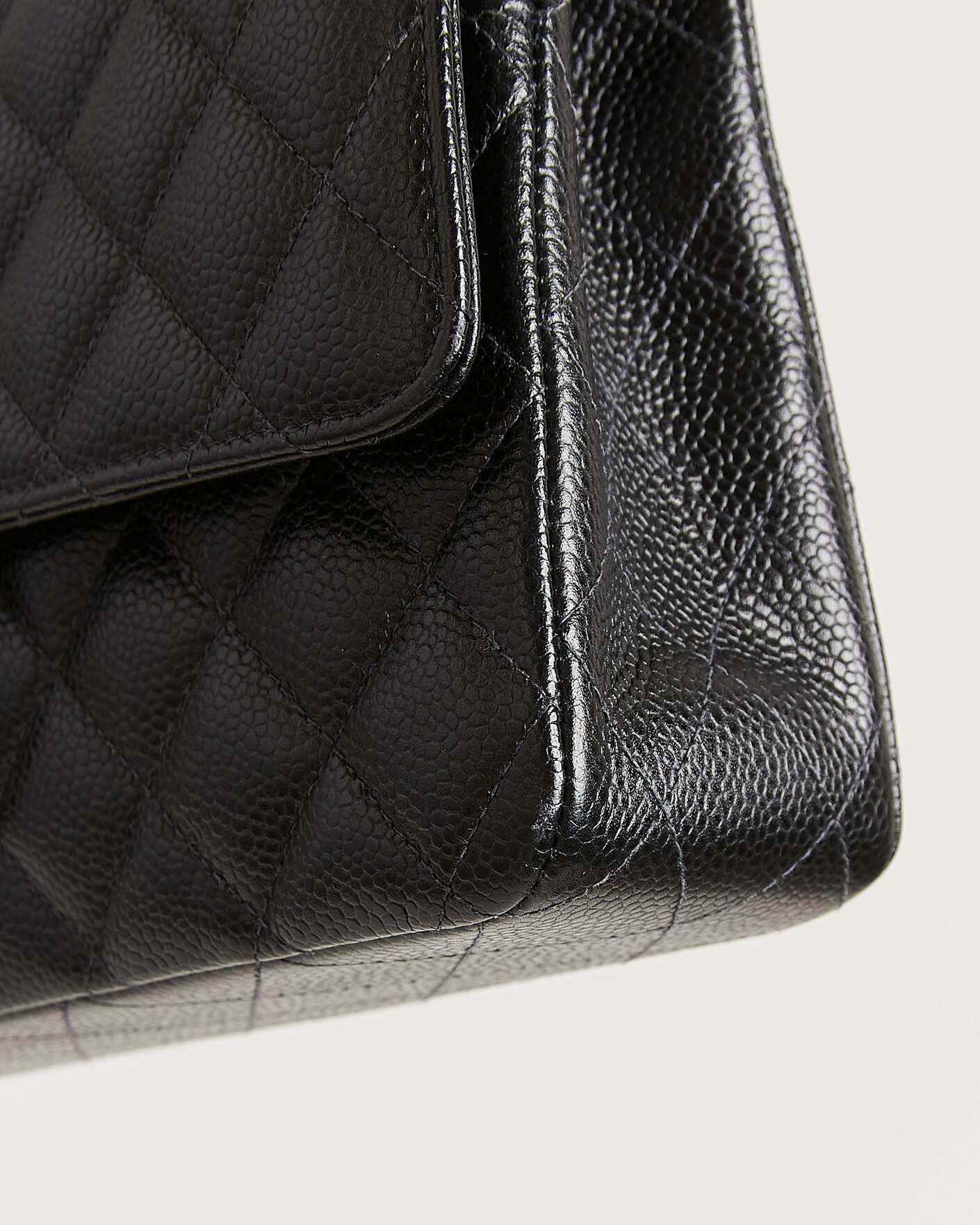 Homme | Pre-Owned & Vintage Bags | Chanel Pre-Owned | Classic Medium Double Flap Bag Caviar Black