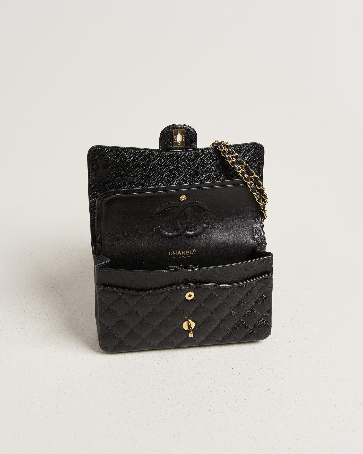 Homme | Pre-Owned & Vintage Bags | Chanel Pre-Owned | Classic Medium Double Flap Bag Caviar Black