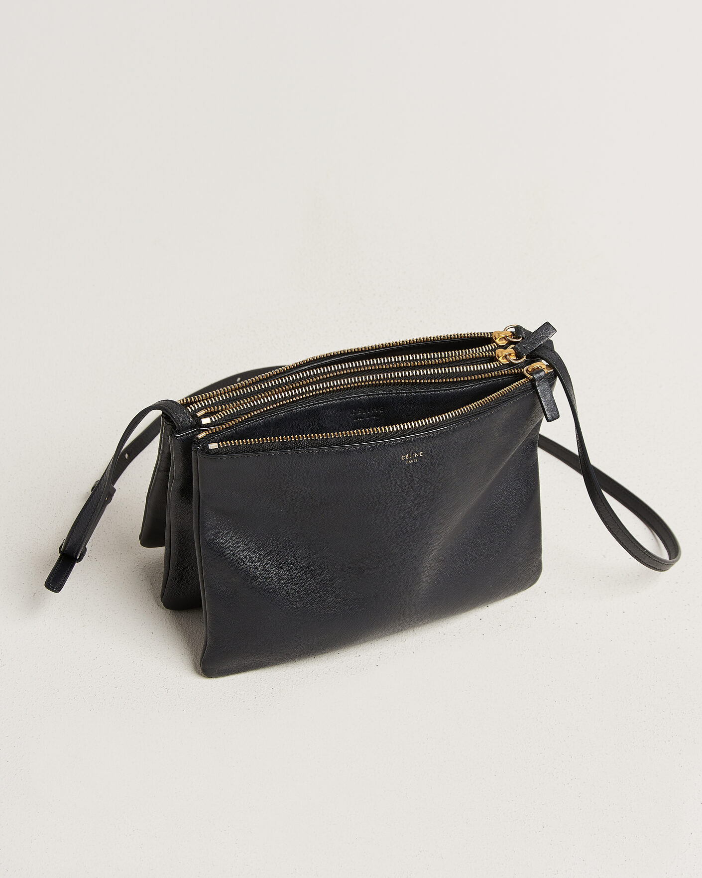 Homme | Pre-Owned & Vintage Bags | Celine Pre-Owned | Trio Bag Medium Leather Black