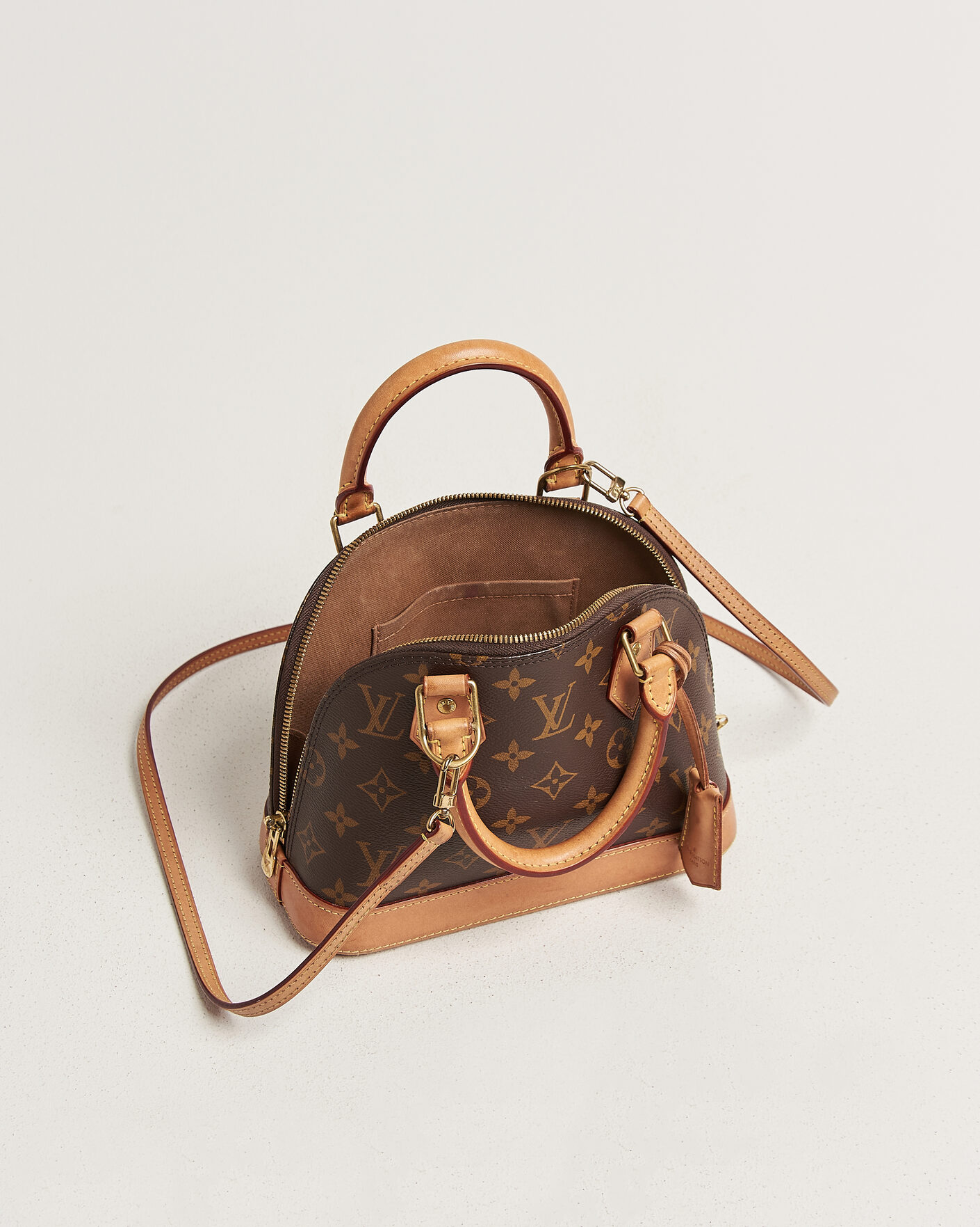 Homme | Pre-Owned & Vintage Bags | Louis Vuitton Pre-Owned | Alma BB Monogram