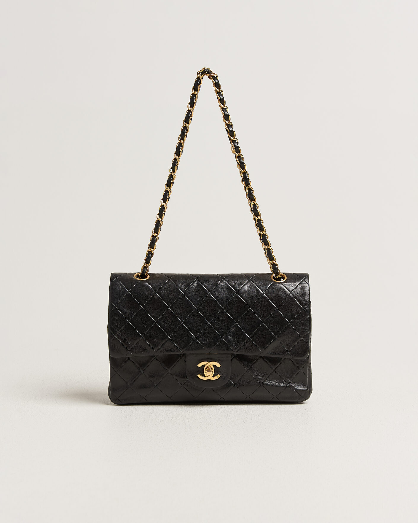 Homme | Pre-Owned & Vintage Bags | Chanel Pre-Owned | Classic Medium Double Flap Bag Lambskin Black