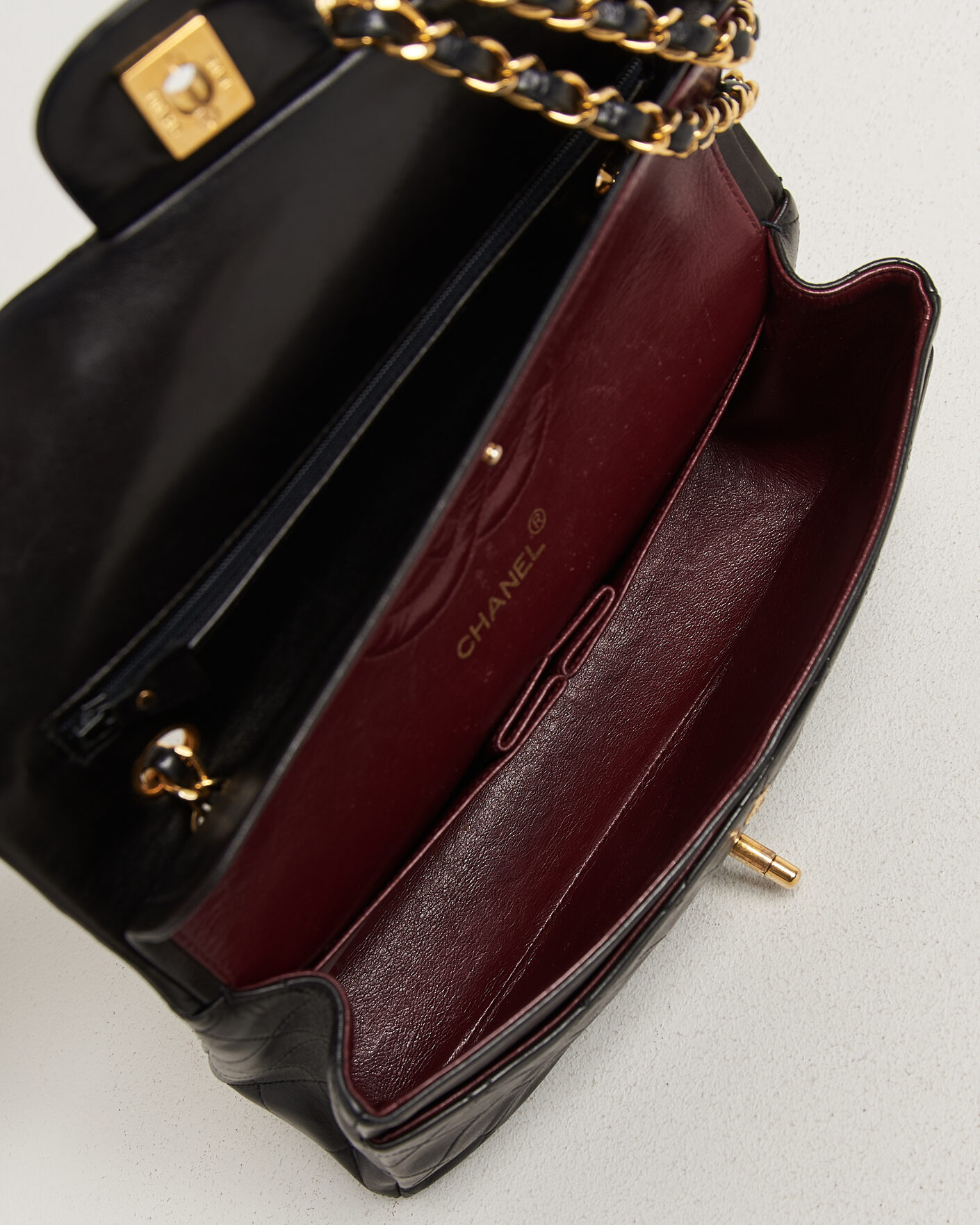 Homme | Pre-Owned & Vintage Bags | Chanel Pre-Owned | Classic Medium Double Flap Bag Lambskin Black