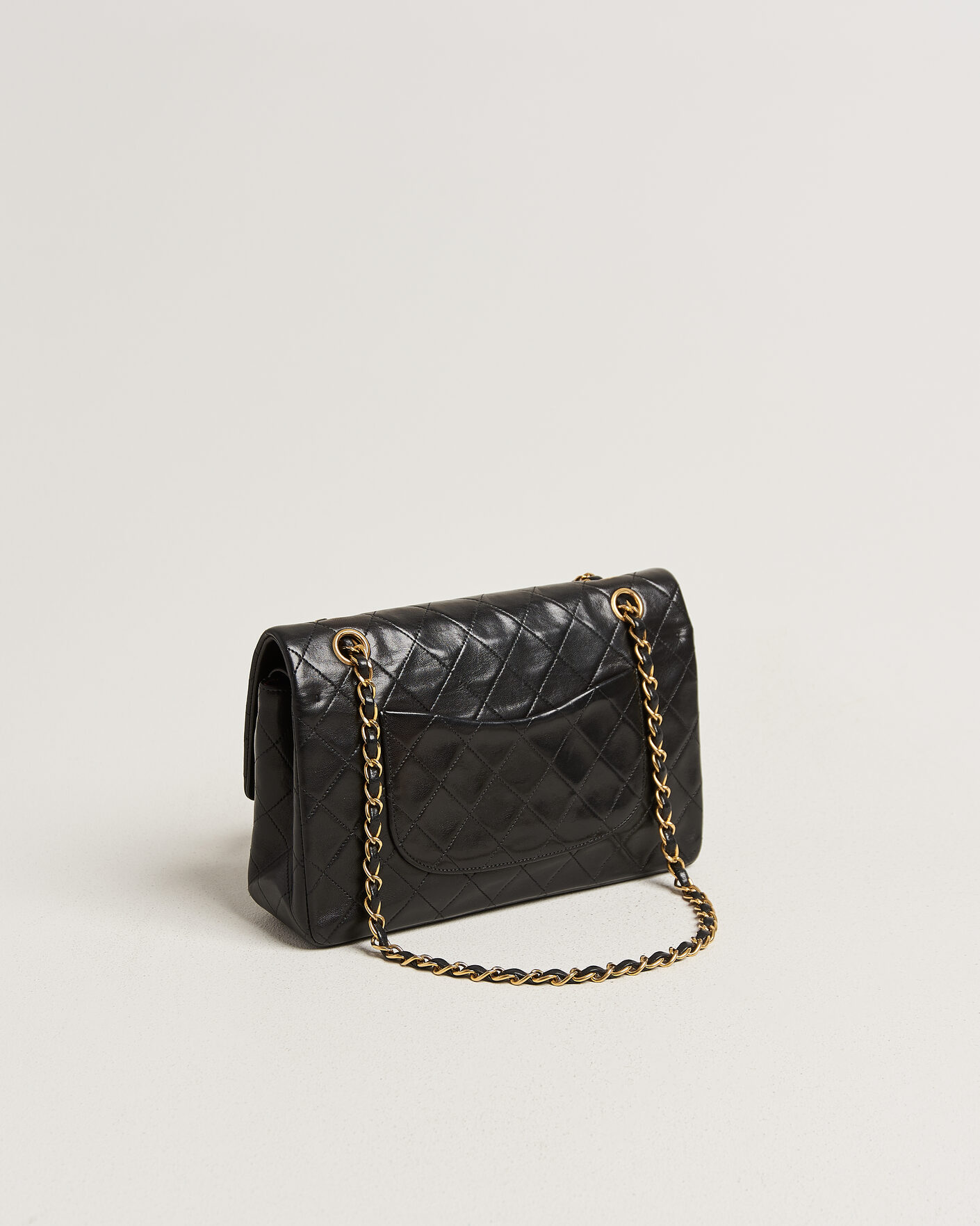 Homme | Pre-Owned & Vintage Bags | Chanel Pre-Owned | Classic Medium Double Flap Bag Lambskin Black