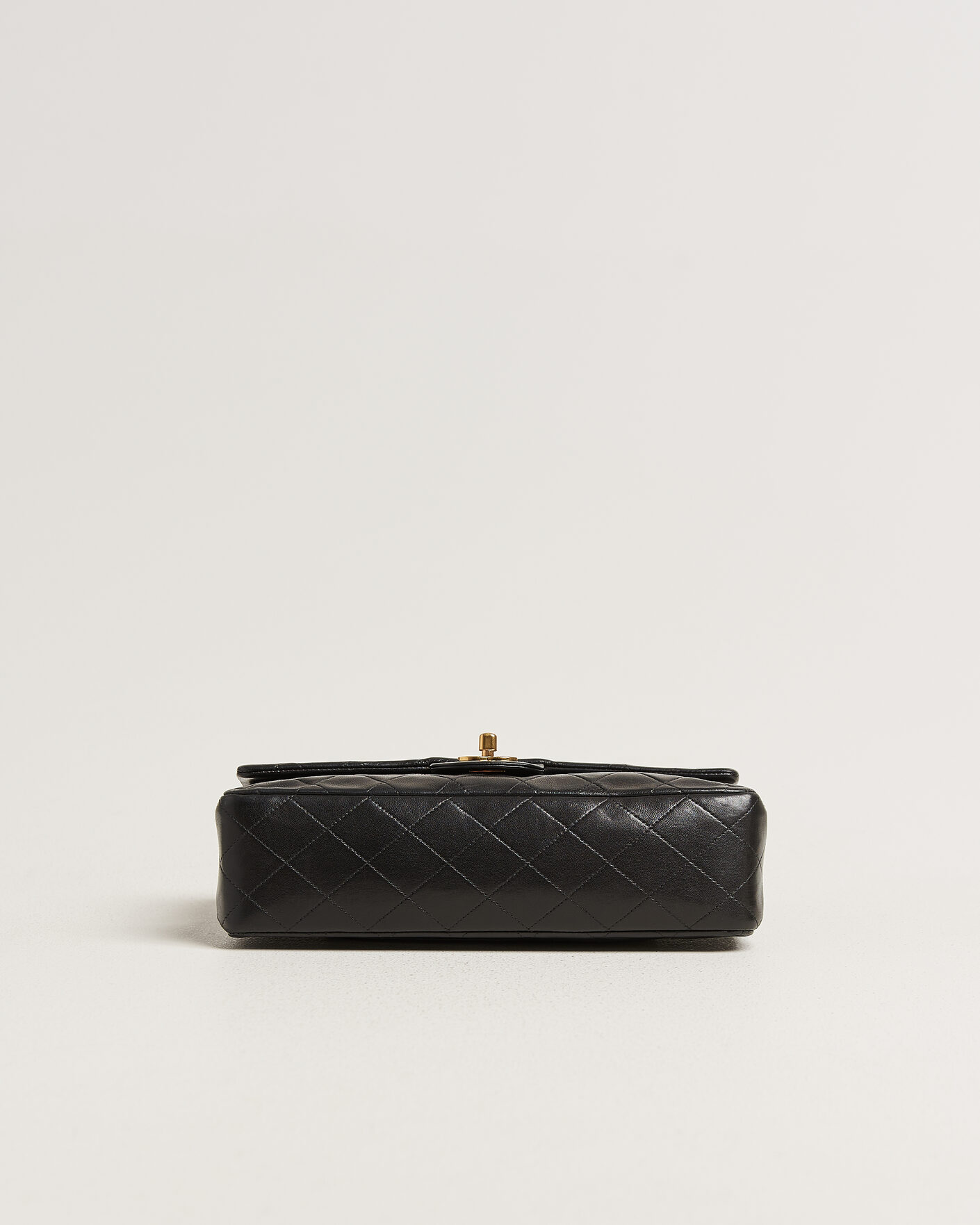 Homme | Pre-Owned & Vintage Bags | Chanel Pre-Owned | Classic Medium Double Flap Bag Lambskin Black