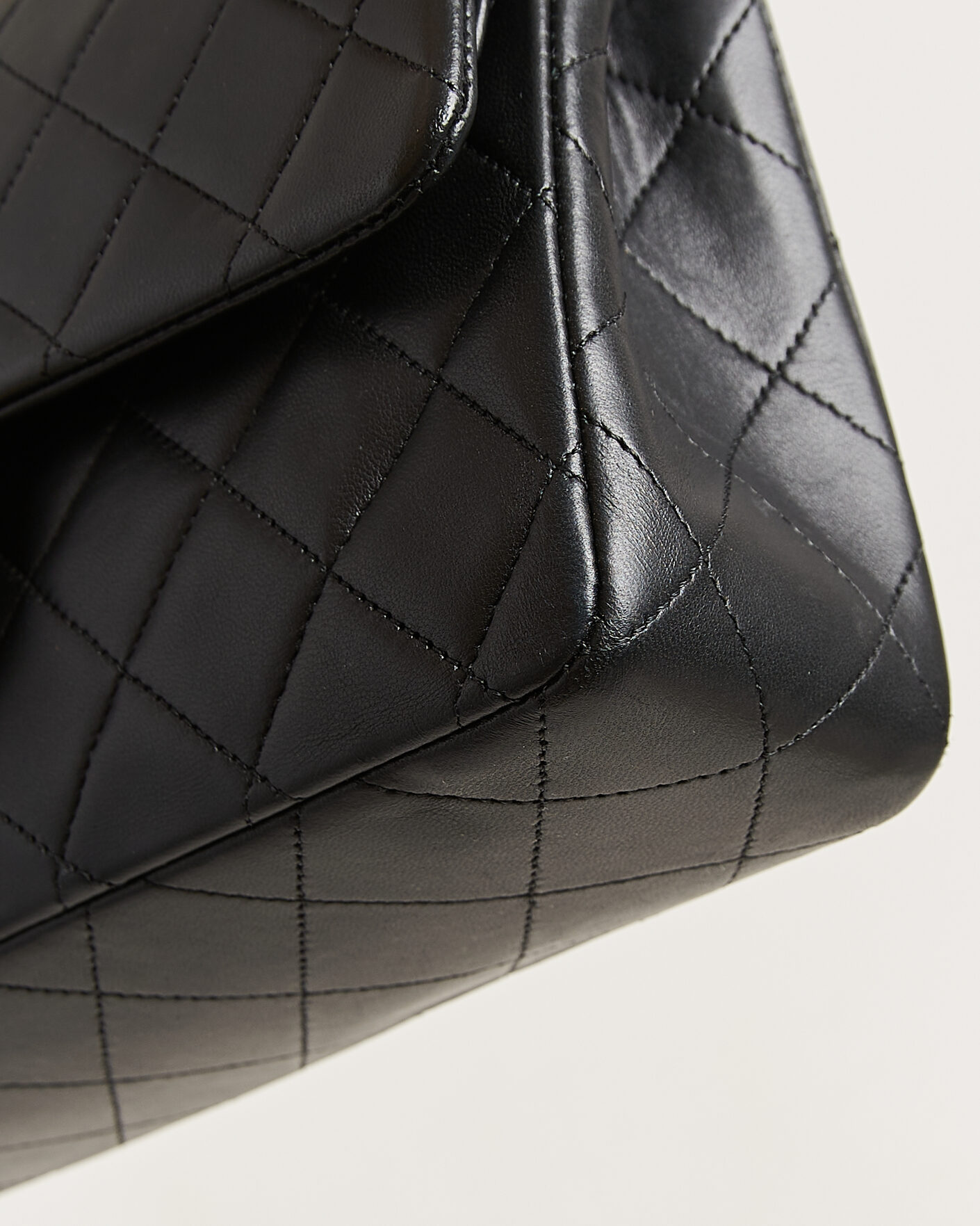 Homme | Pre-Owned & Vintage Bags | Chanel Pre-Owned | Classic Small Double Flap Bag Lambskin Black