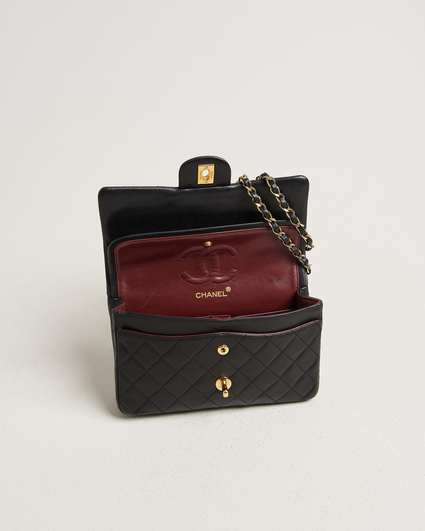 Homme | Pre-Owned & Vintage Bags | Chanel Pre-Owned | Classic Small Double Flap Bag Lambskin Black