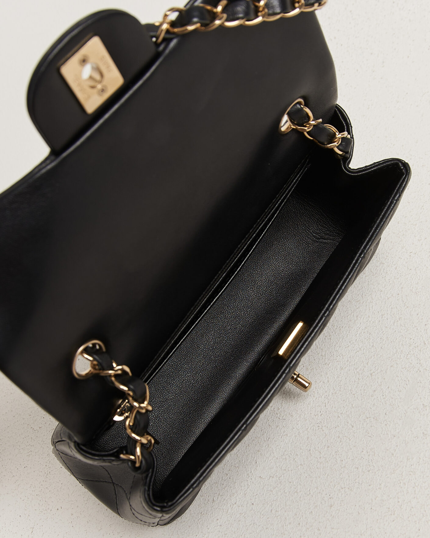 Homme | Pre-Owned & Vintage Bags | Chanel Pre-Owned | Classic Mini Rectangular Single Flap Bag Lambskin Black