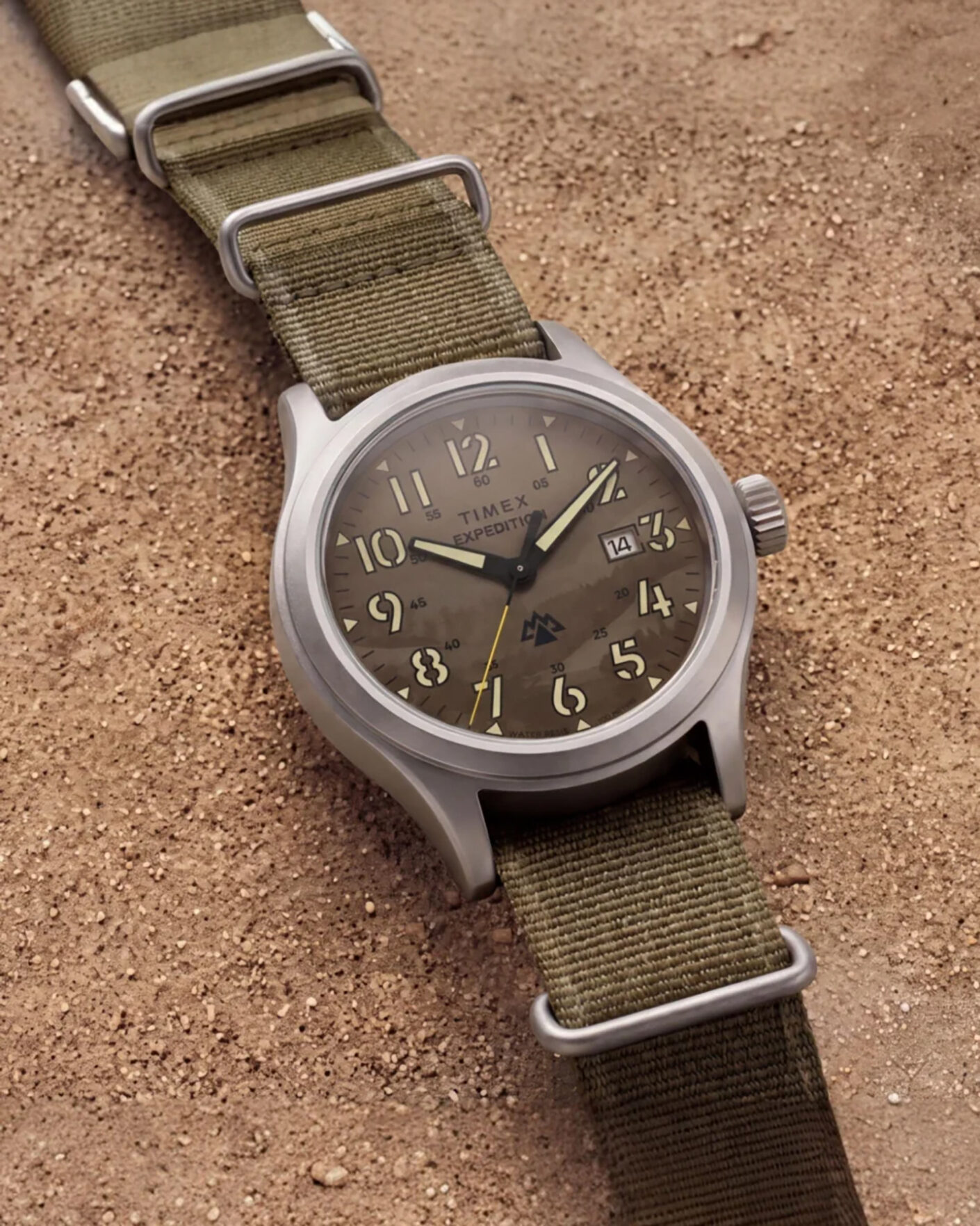 Homme | Timex Expedition Sierra Fabric Strap 40mm Khaki Camo Dial | Timex | Expedition Sierra Fabric Strap 40mm Khaki Camo Dial