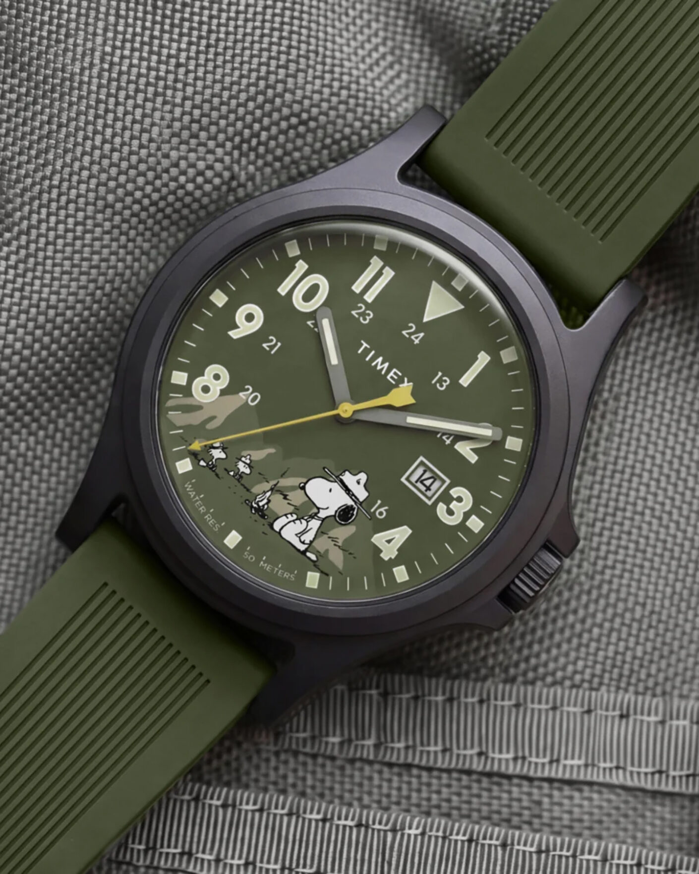 Homme | Timex Peanuts x Timex Expedition Acadia 40mm Green Dial | Timex | Peanuts x Expedition Acadia 40mm Green Dial