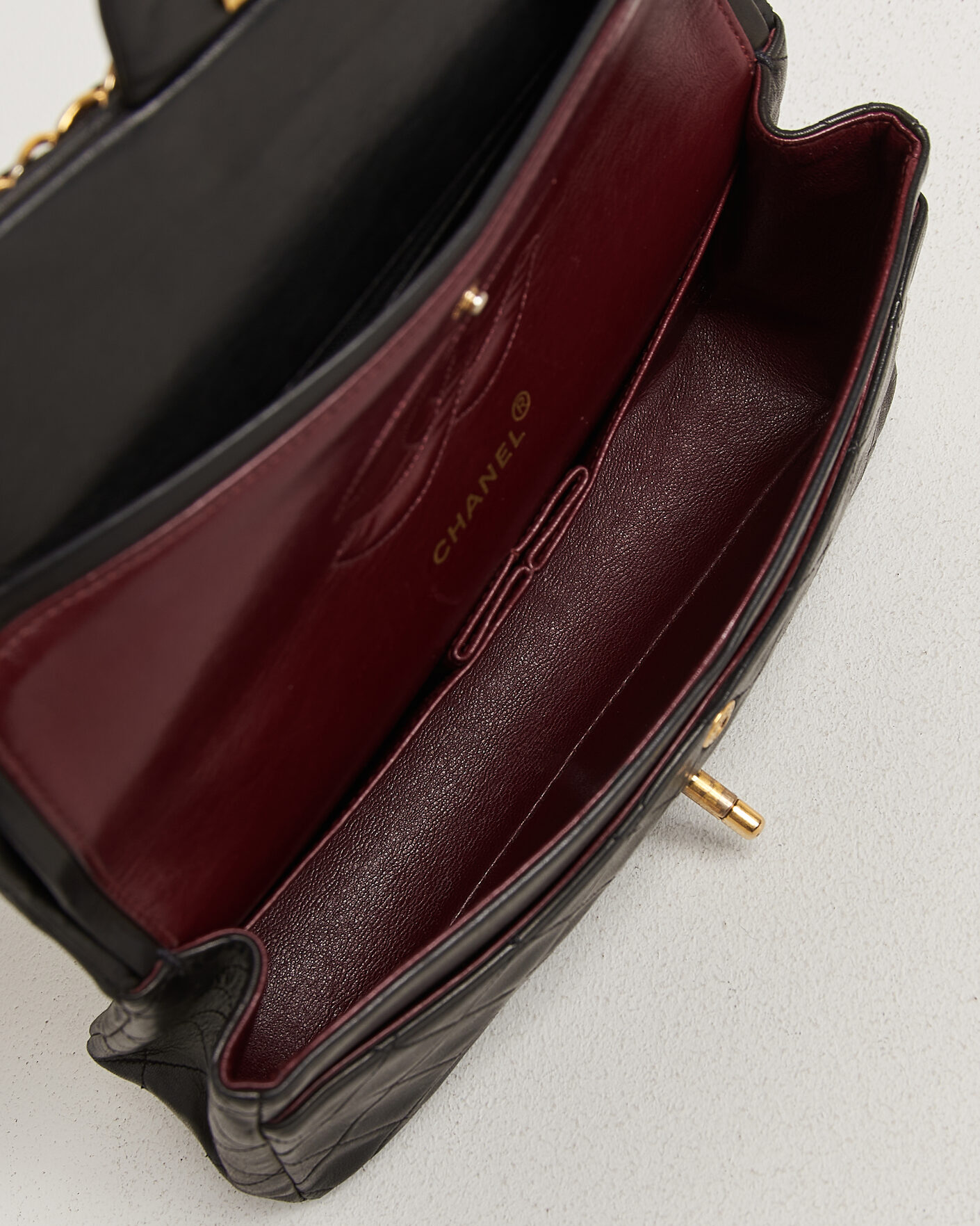 Homme | Pre-Owned & Vintage Bags | Louis Vuitton Pre-Owned | Chanel Pre-Owned Classic Medium Double Flap Bag Lambskin Black