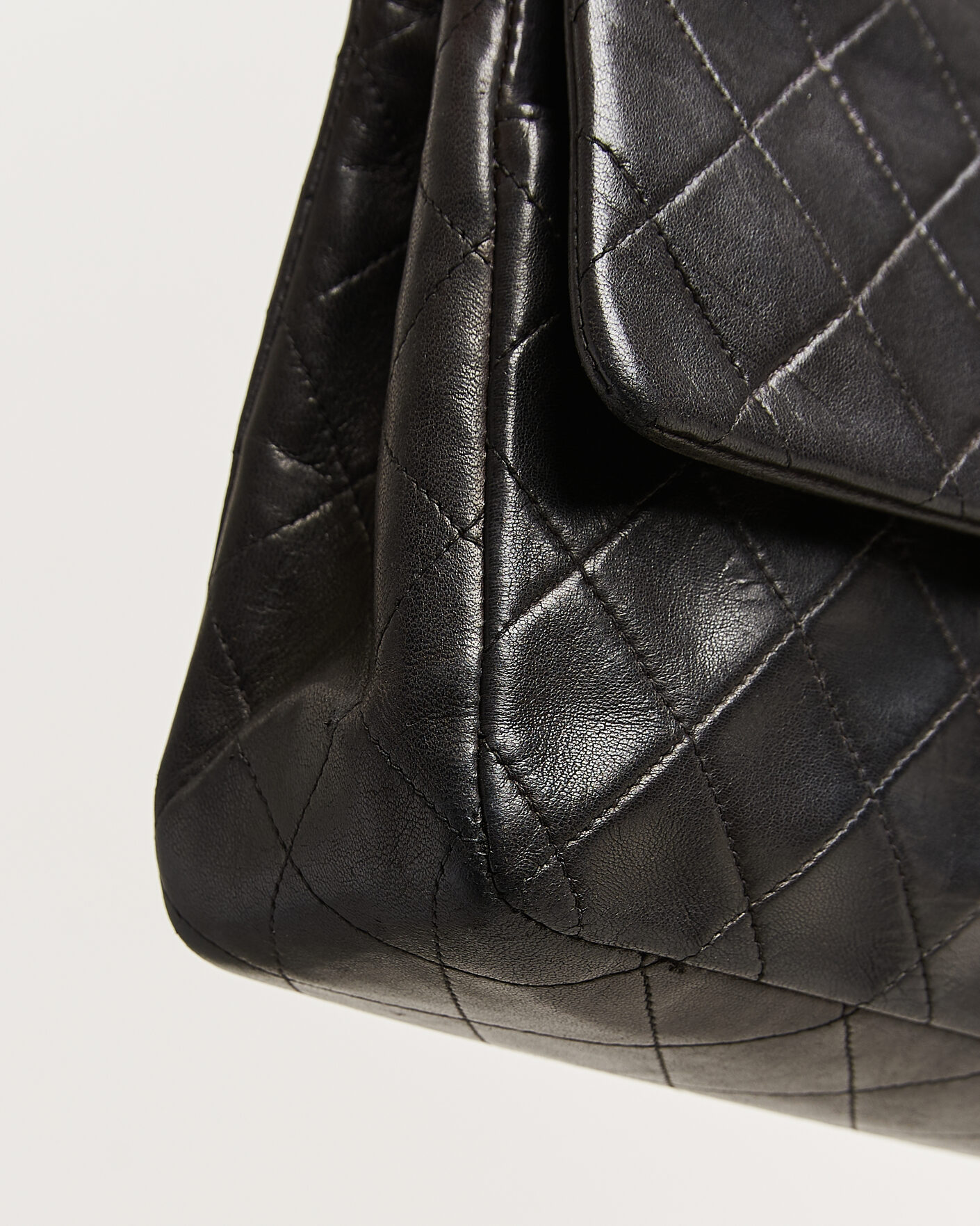 Homme | Pre-Owned & Vintage Bags | Louis Vuitton Pre-Owned | Chanel Pre-Owned Classic Medium Double Flap Bag Lambskin Black