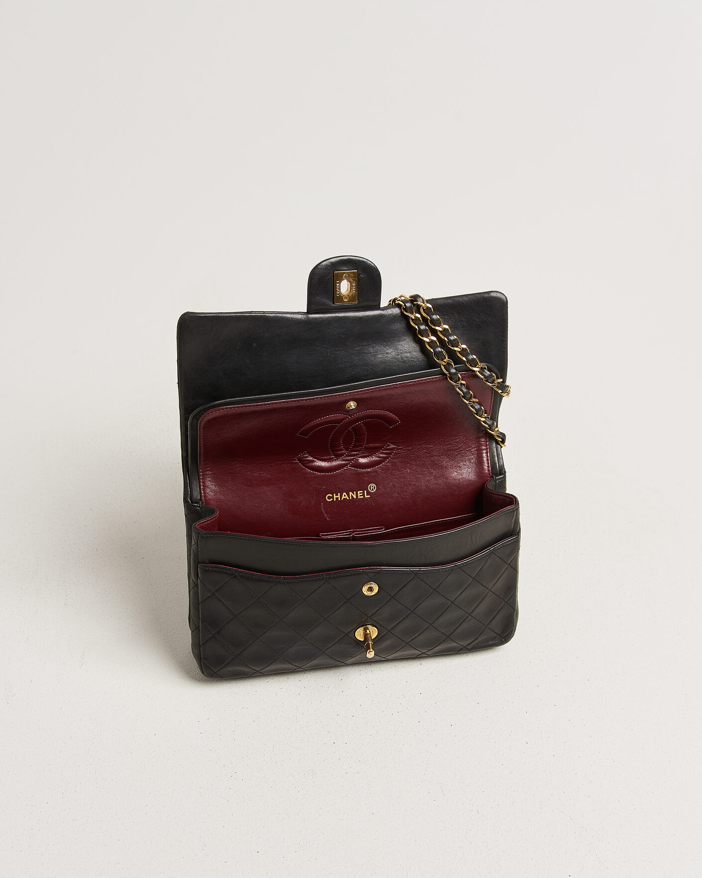 Homme | Pre-Owned & Vintage Bags | Louis Vuitton Pre-Owned | Chanel Pre-Owned Classic Medium Double Flap Bag Lambskin Black
