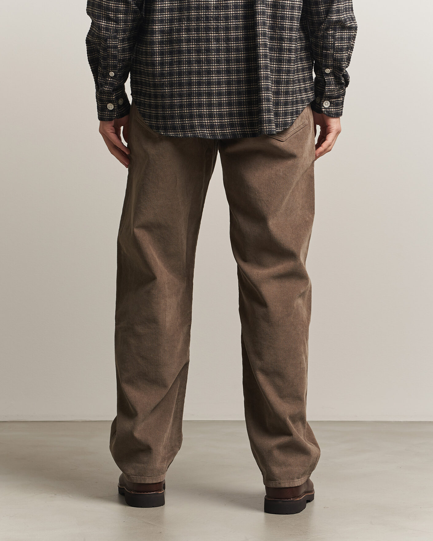 Homme | Pantalons | Forét | Moor Relaxed Fit Corduroy Pants Faded Wood