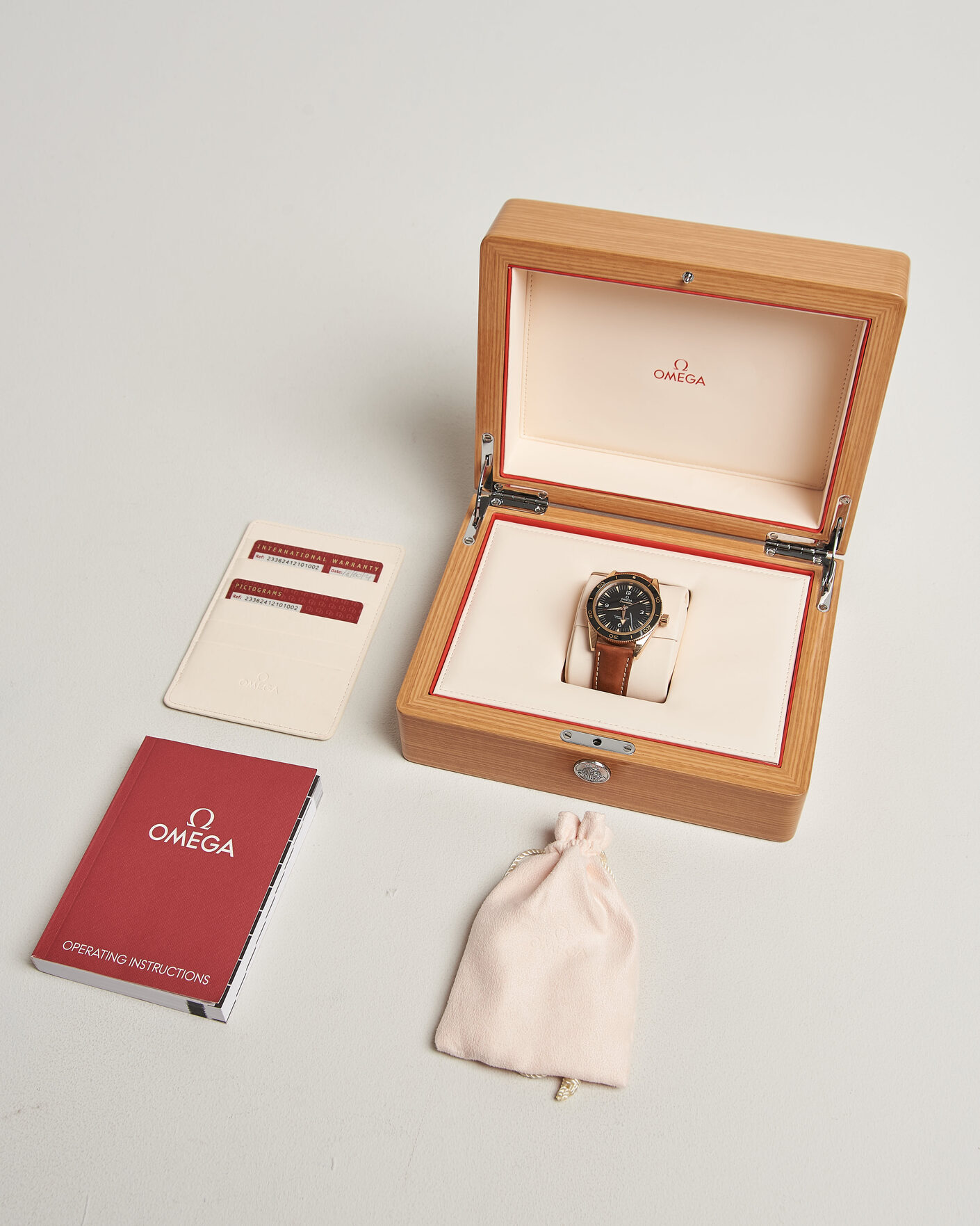 Homme | Pre-Owned & Vintage Watches | Omega Pre-Owned | Seamaster 300 Master Co-Axial 41 18K